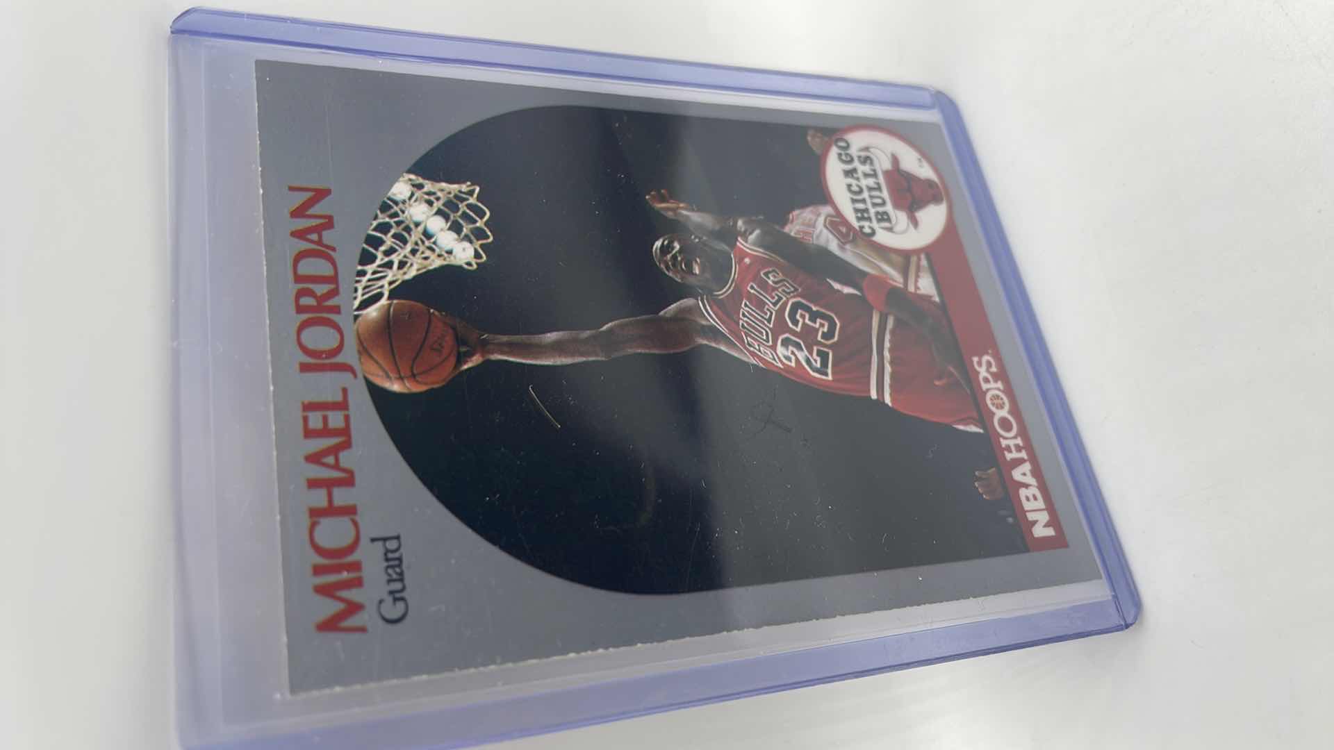 Photo 1 of 1990 MICHAEL JORDAN NBA HOOPS CARD 65