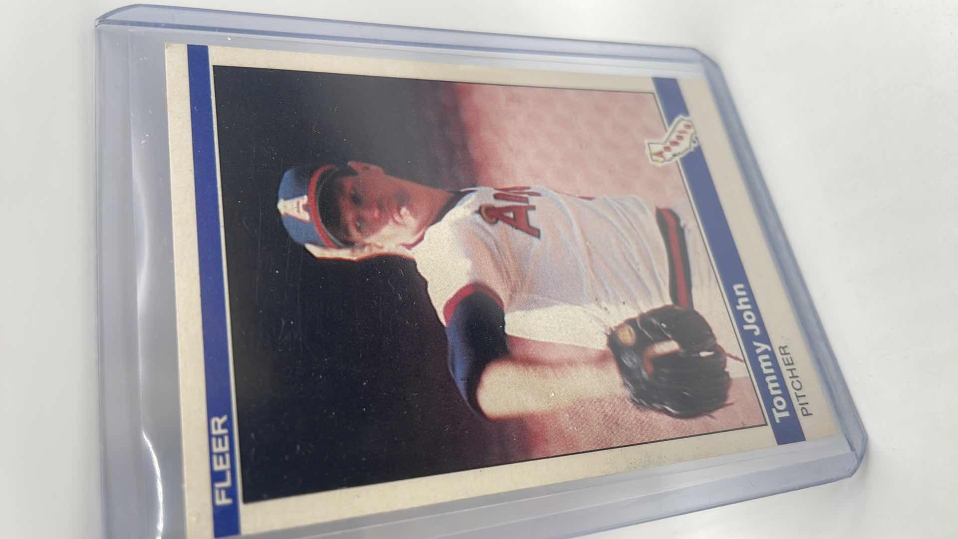 Photo 1 of 1984 TOMMY JOHN FLEER CARD 522