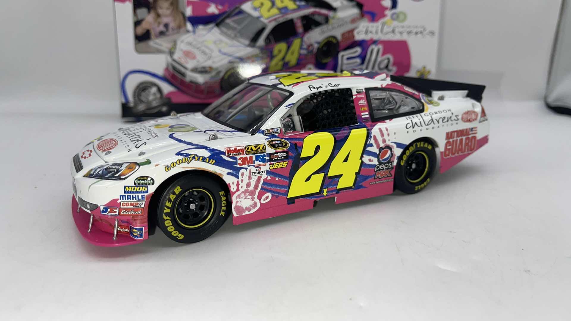 Photo 3 of  2010 JEFF GORDON ELLA/ PAPA'S CAR CHILDREN'S FOUNDATION HENDRICK MOTORSPORTS DIE CAST CAR 1:24