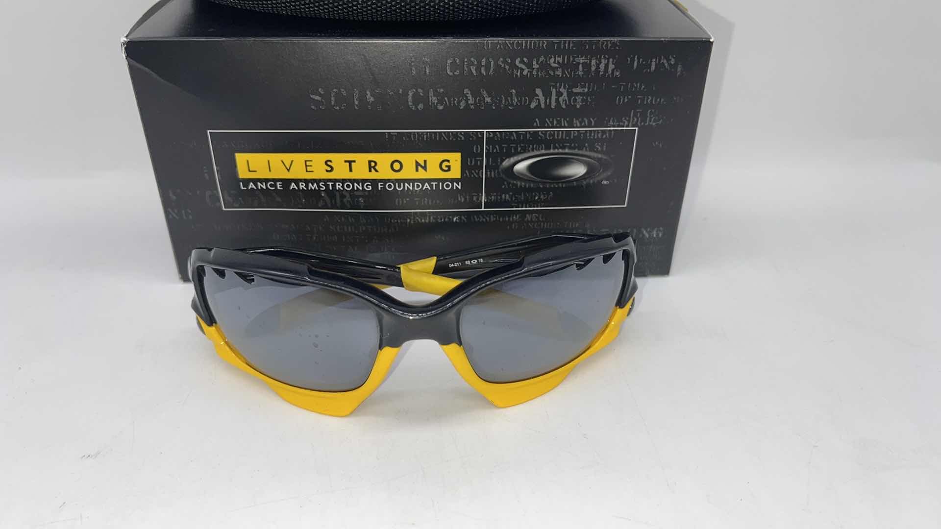 Photo 2 of OAKLEY LANCE ARMSTRONG LIVESTRONG SUNGLASSES W EXTRA LENSES