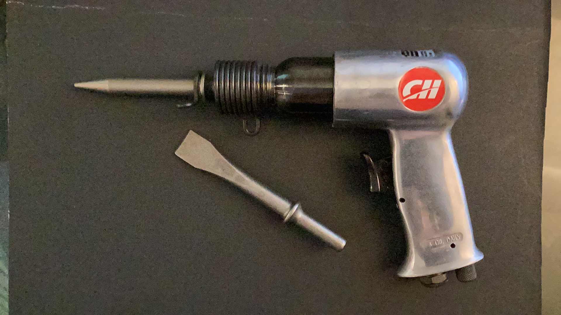 Photo 1 of CAMPBELL HAUSFELD SHORT BARREL AIR HAMMER WITH TWO CHISELS