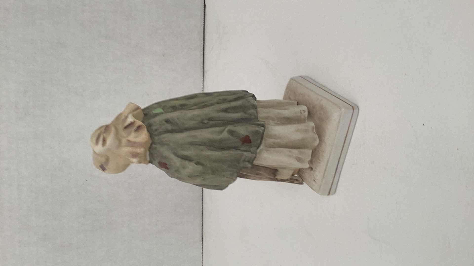 Photo 2 of VINTAGE PORCELAIN FIGURE 82/51 7” TALL