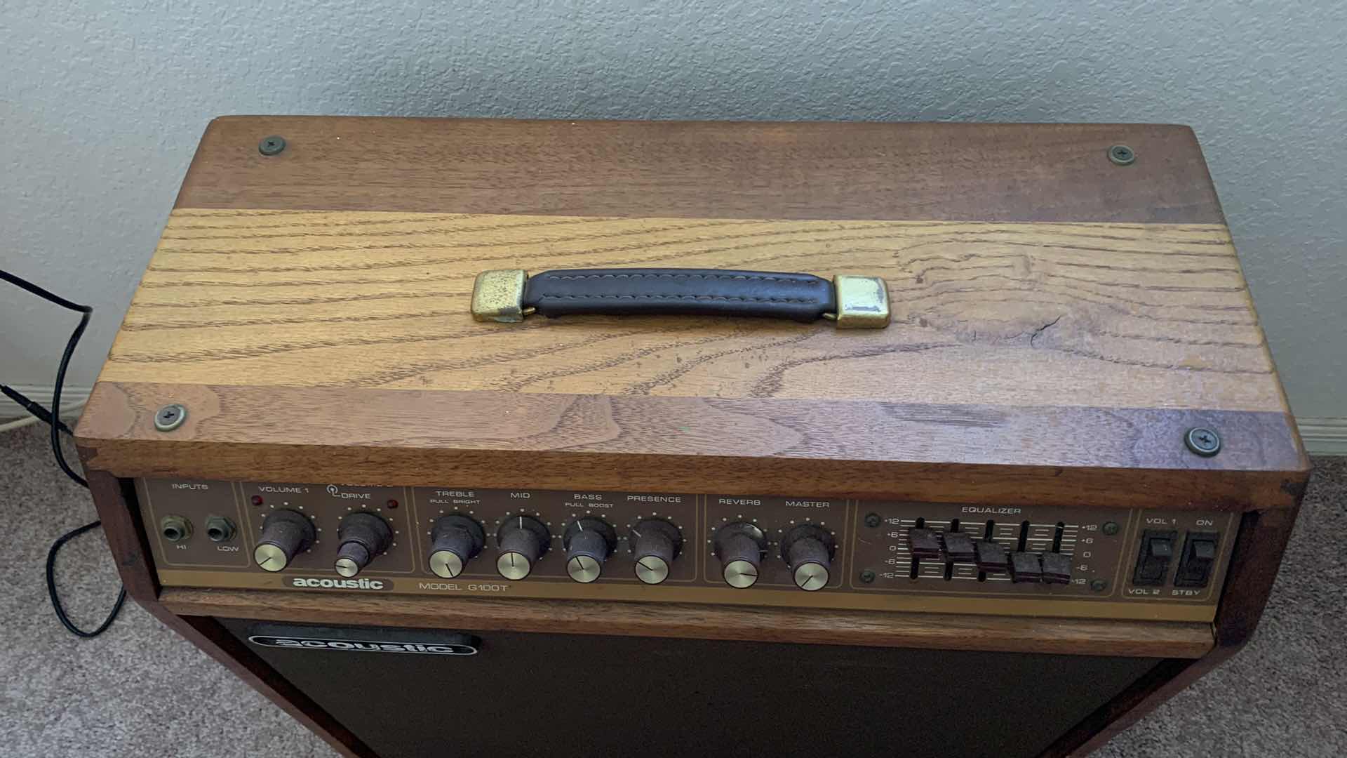 Photo 5 of VINTAGE ACOUSTIC AMPLIFIER IN WOOD CASING