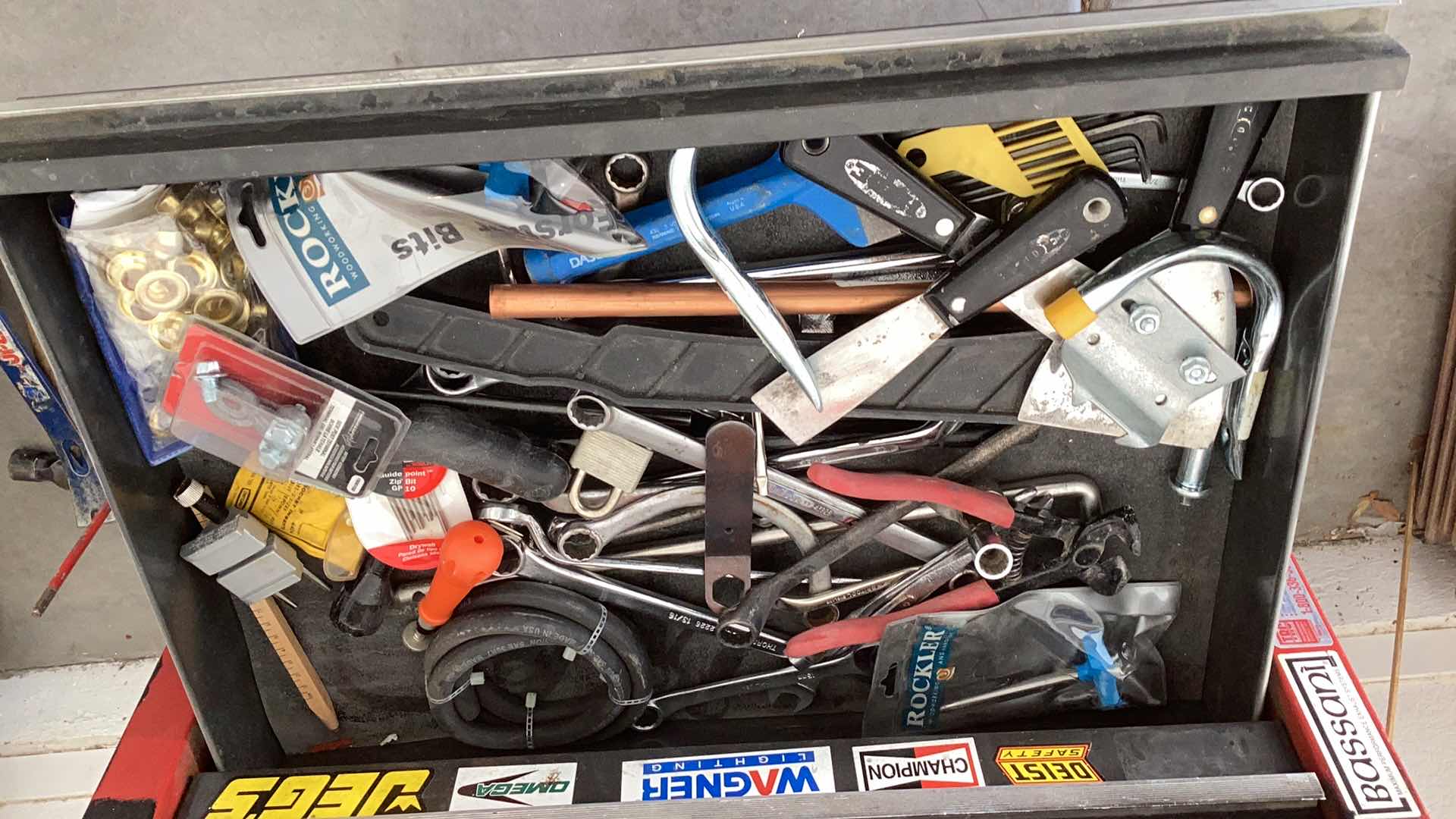 Photo 1 of CONTENTS OF DRAWER, MULTIPLE TOOLS