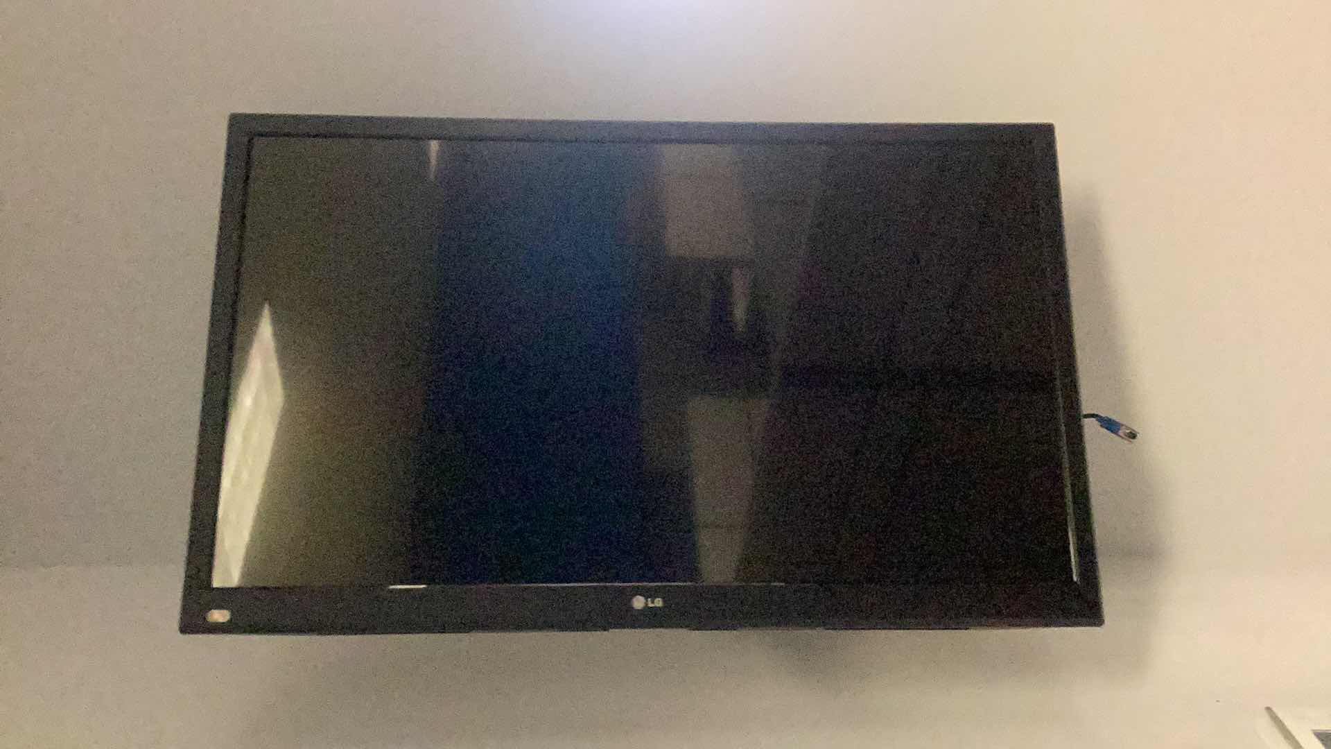 Photo 1 of LG 42” TELEVISION MODEL 42LT560E