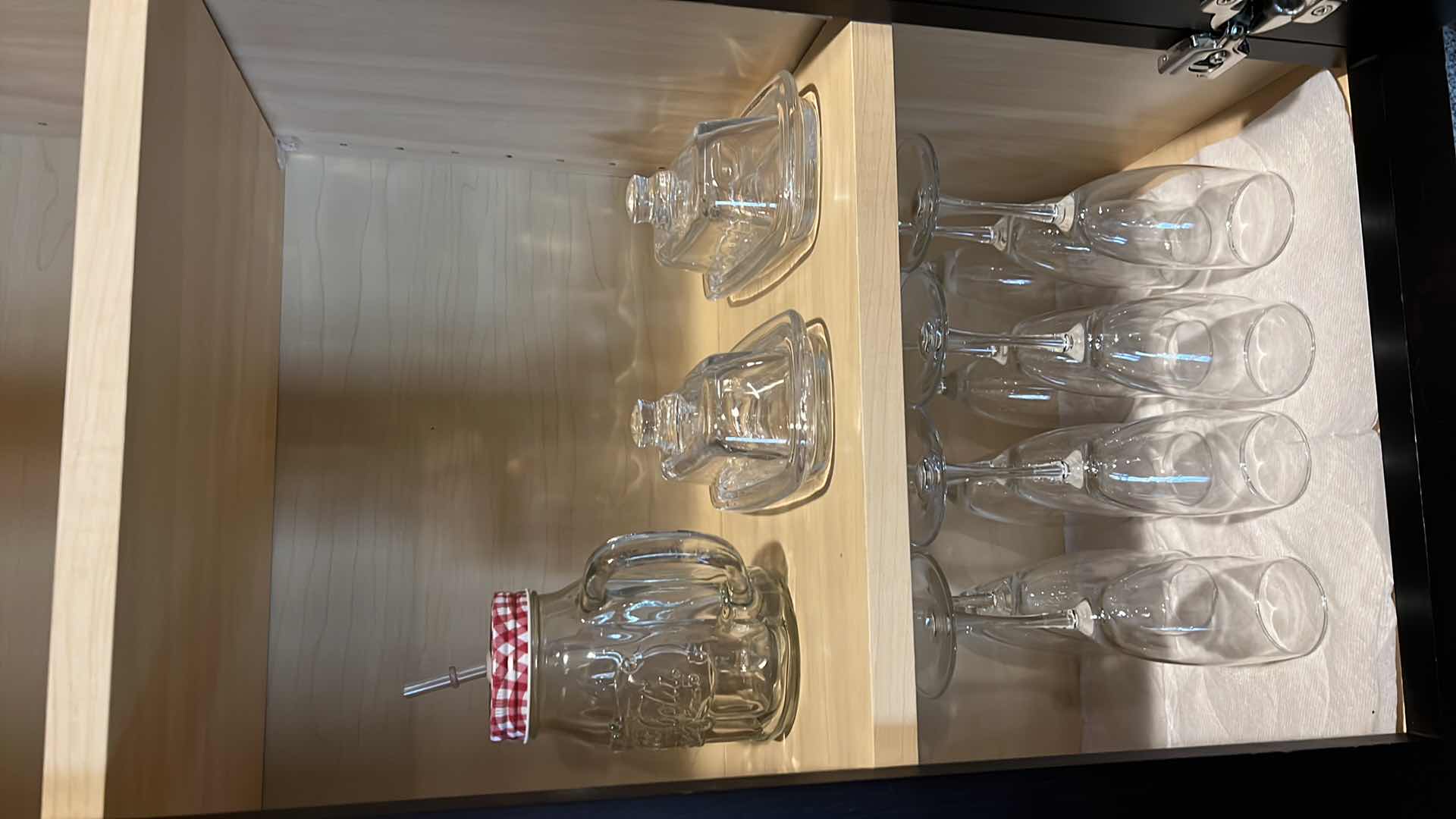 Photo 4 of CONTENTS OF CABINET (GLASSWARE)