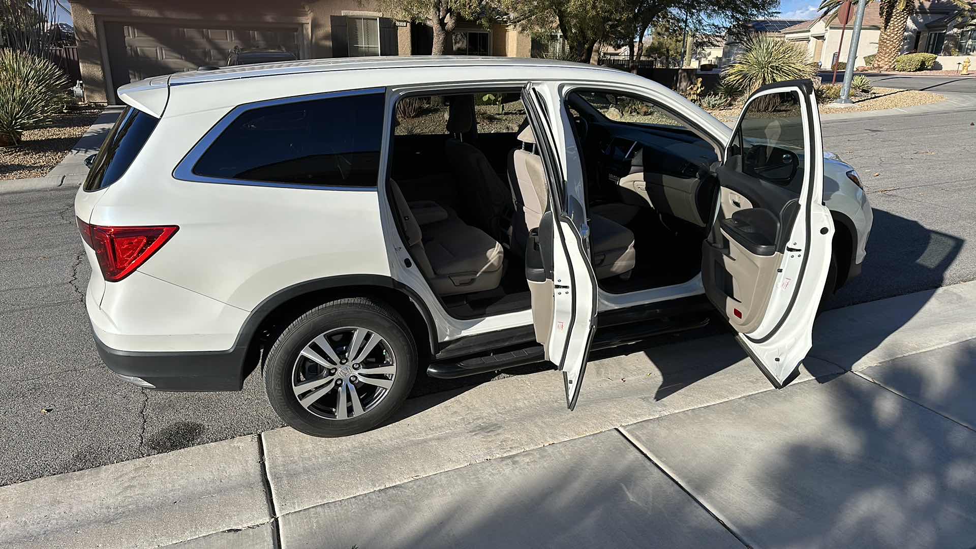 Photo 8 of 2018 WHITE HONDA PILOT W 6 CYL- MILEAGE 41575-(NO ORIGINAL TITLE, BUYER TO TITLE)