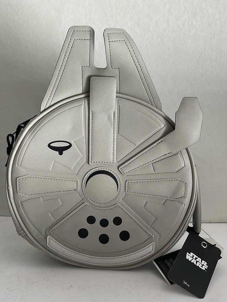 Photo 1 of NWT STAR WARS MILLENNIUM FALCON - INSULATED LUNCHBOX - RETAIL PRICE
$29.99
