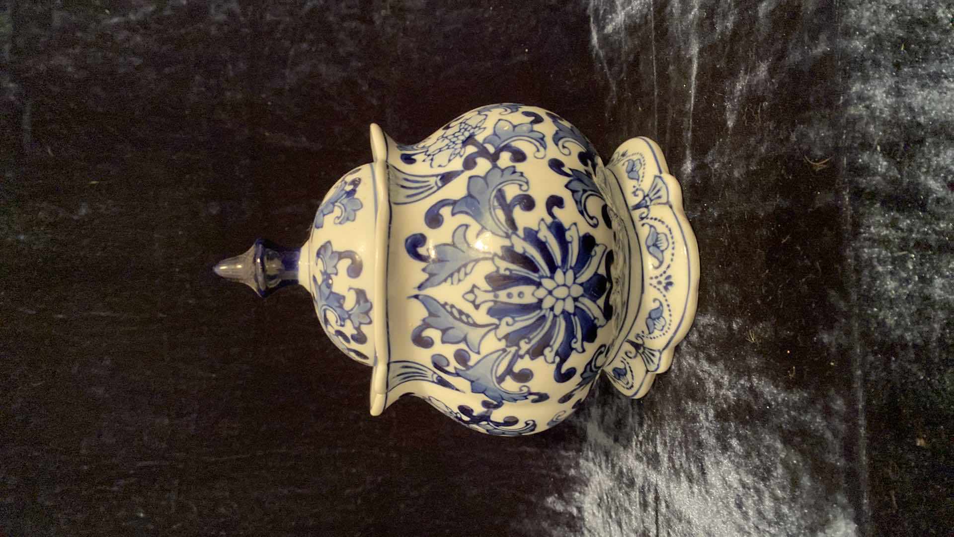 Photo 3 of BLUE AND WHITE PORCELAIN JAR