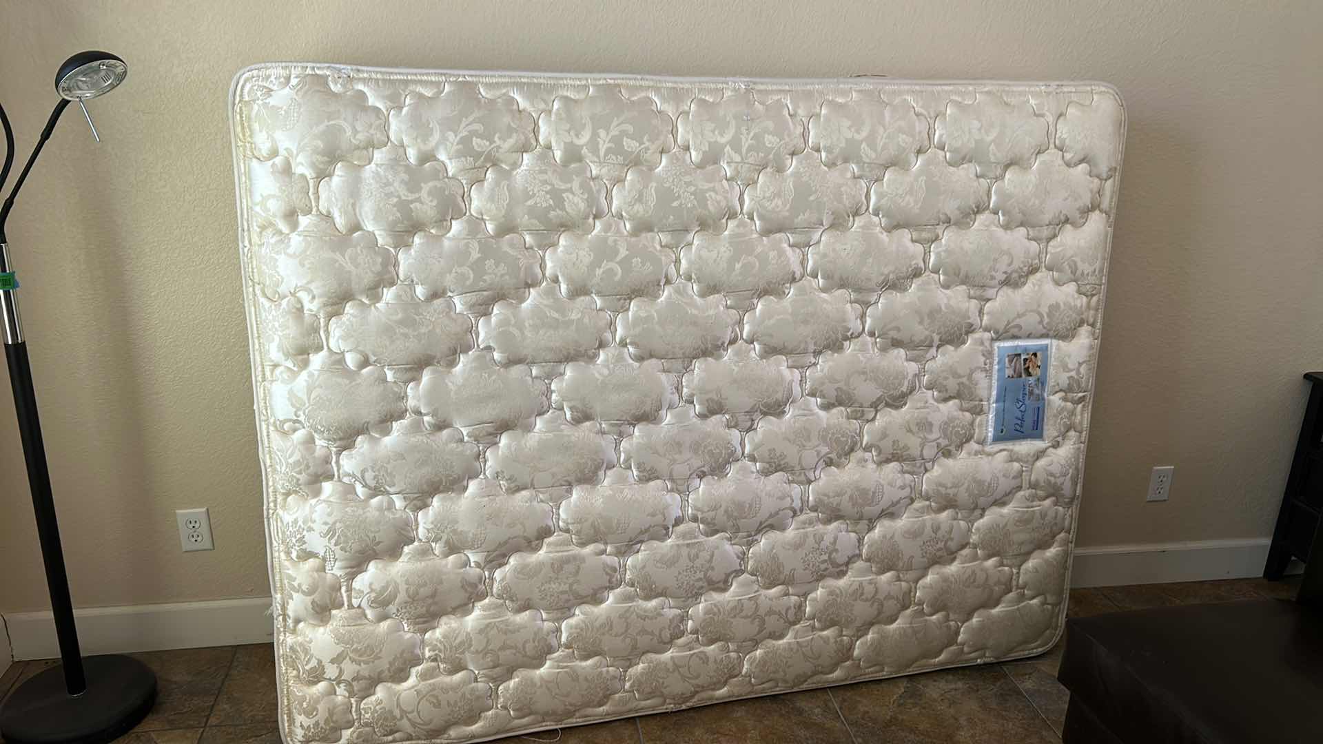 Photo 3 of SERTA  PERFECT SLEEPER QUEEN SIZE MATTRESS