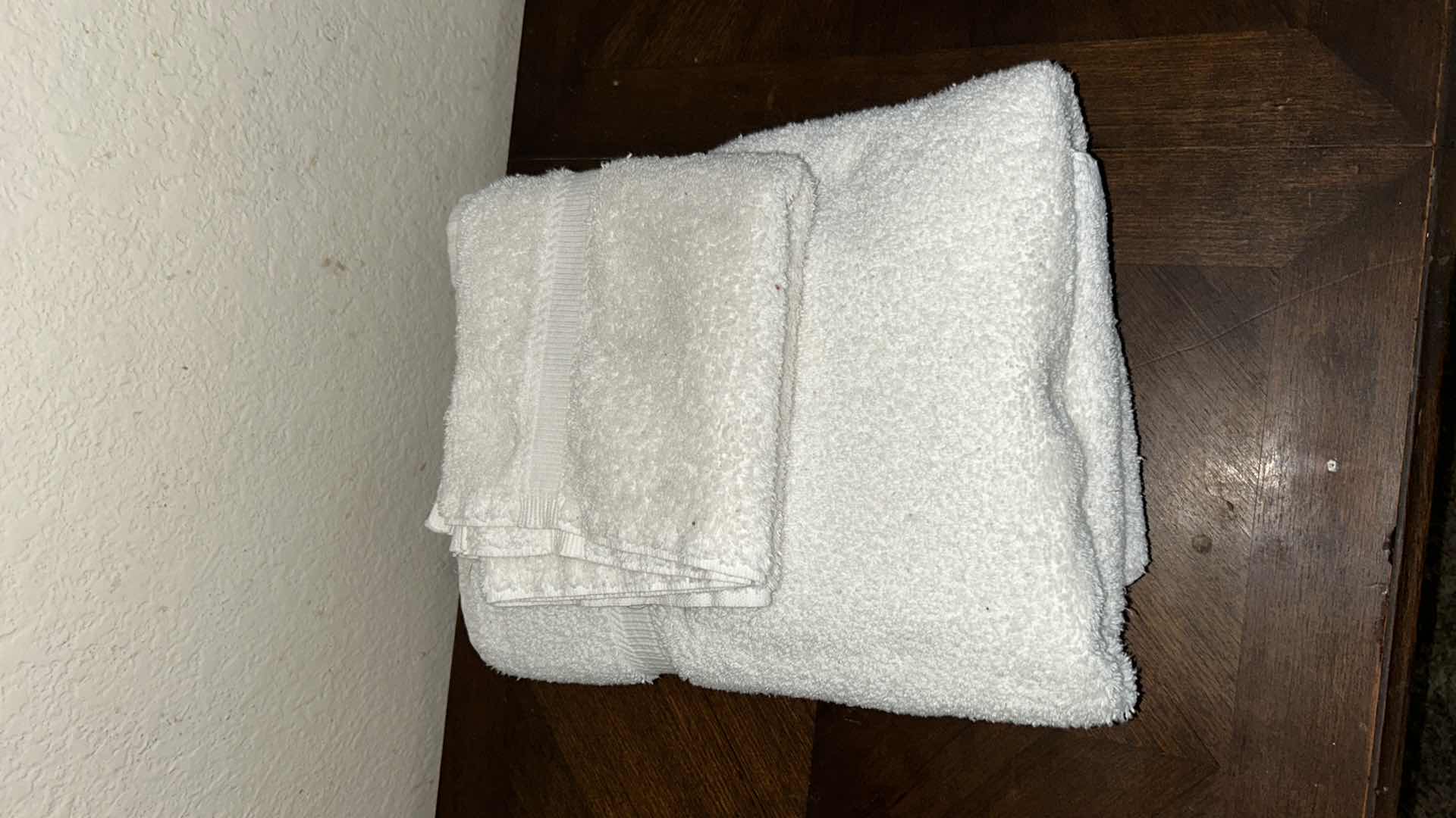 Photo 2 of TOWEL SET