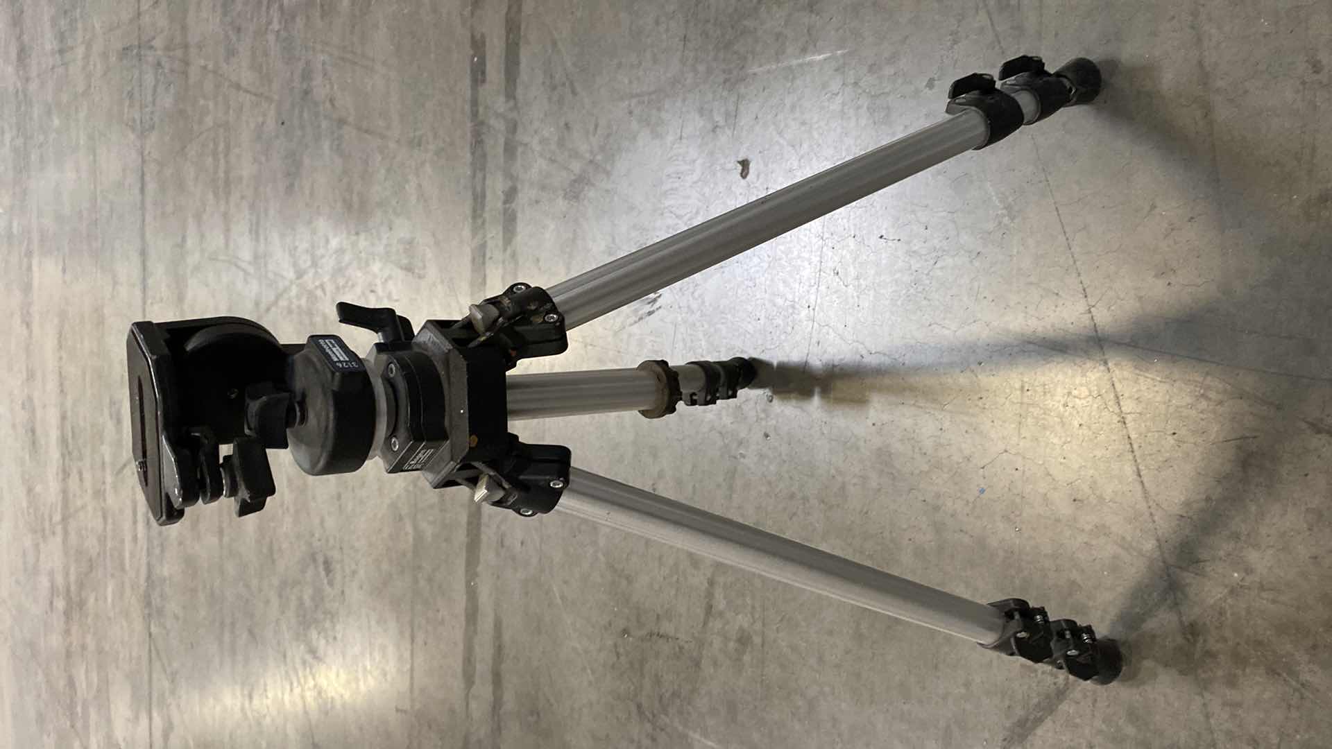 Photo 1 of BOGEN 3021 TRIPOD