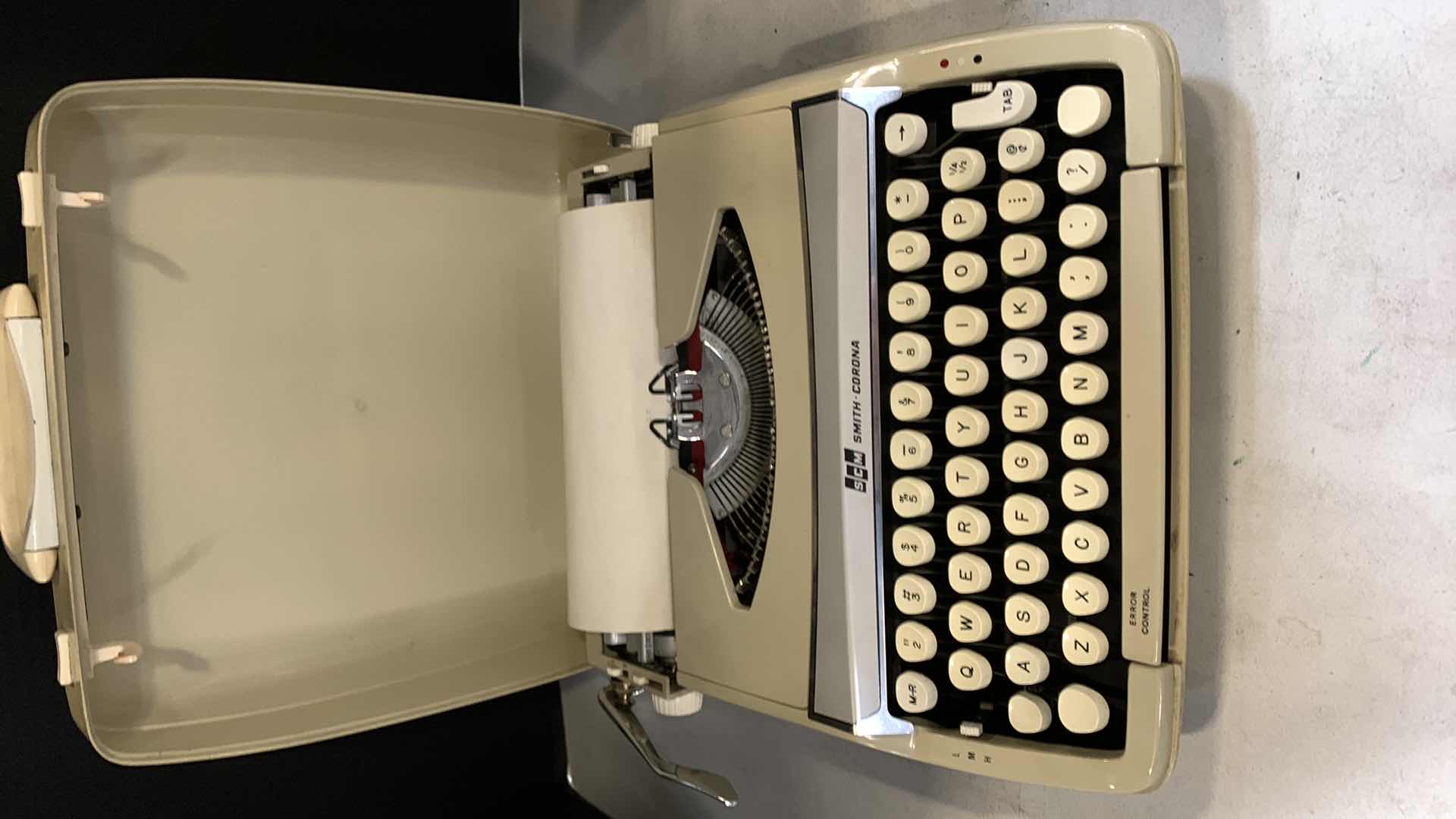 Photo 1 of SMITH - CORONA TYPEWRITER IN CASE