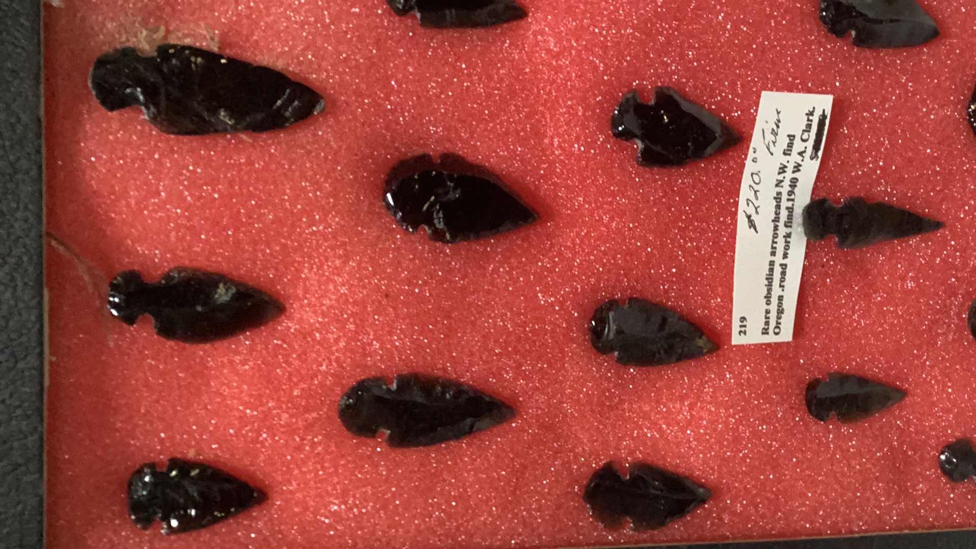 Photo 2 of RARE AMERICAN INDIAN OBSIDIAN ARROWHEADS FRO OREGON CASE 81/2” X 12”