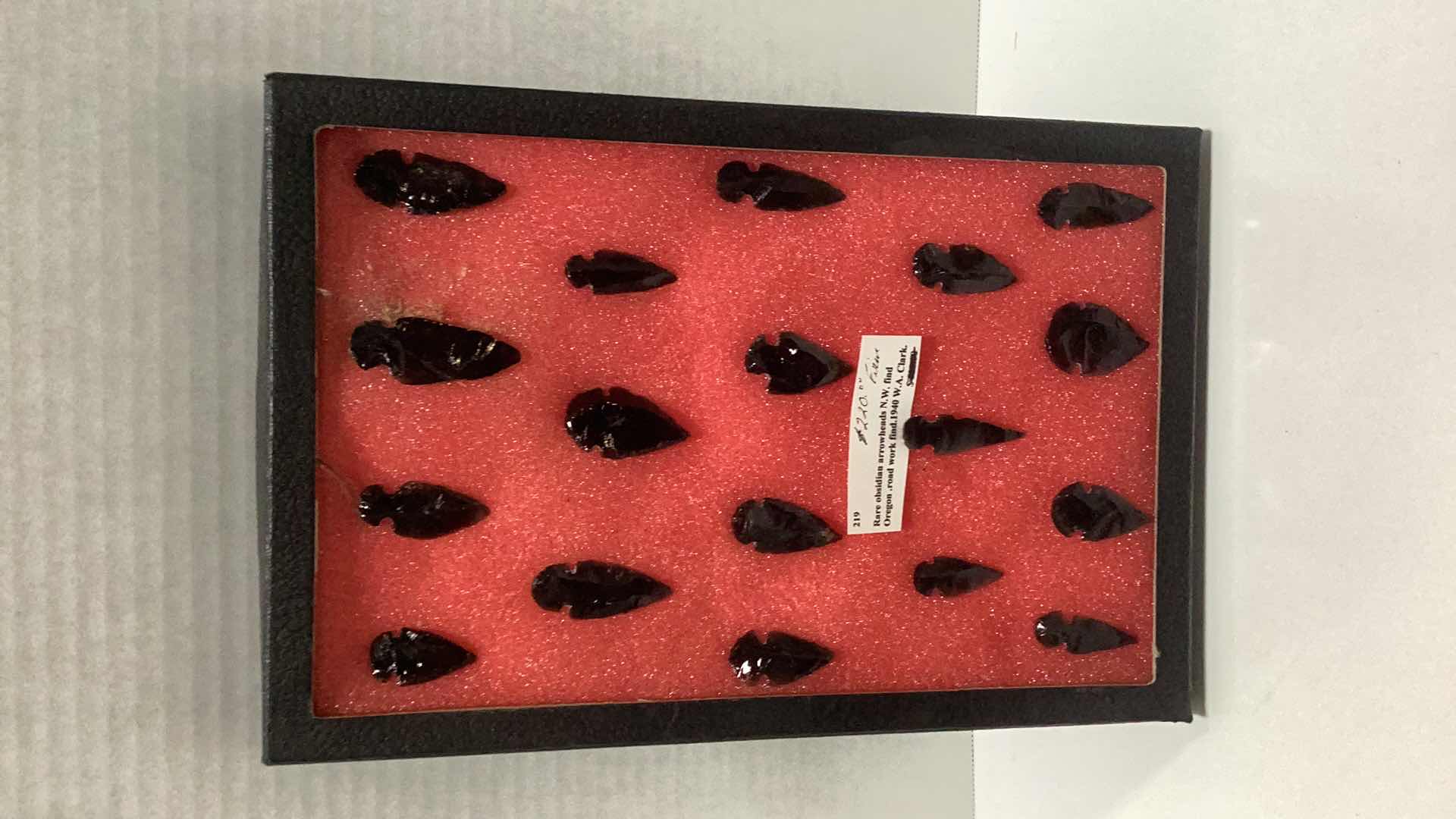 Photo 1 of RARE AMERICAN INDIAN OBSIDIAN ARROWHEADS FRO OREGON CASE 81/2” X 12”