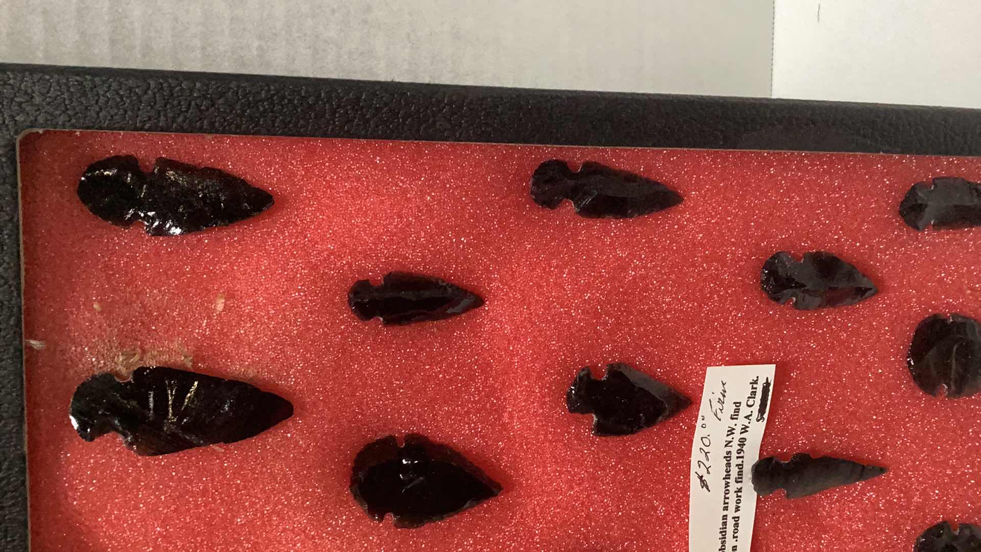 Photo 3 of RARE AMERICAN INDIAN OBSIDIAN ARROWHEADS FRO OREGON CASE 81/2” X 12”