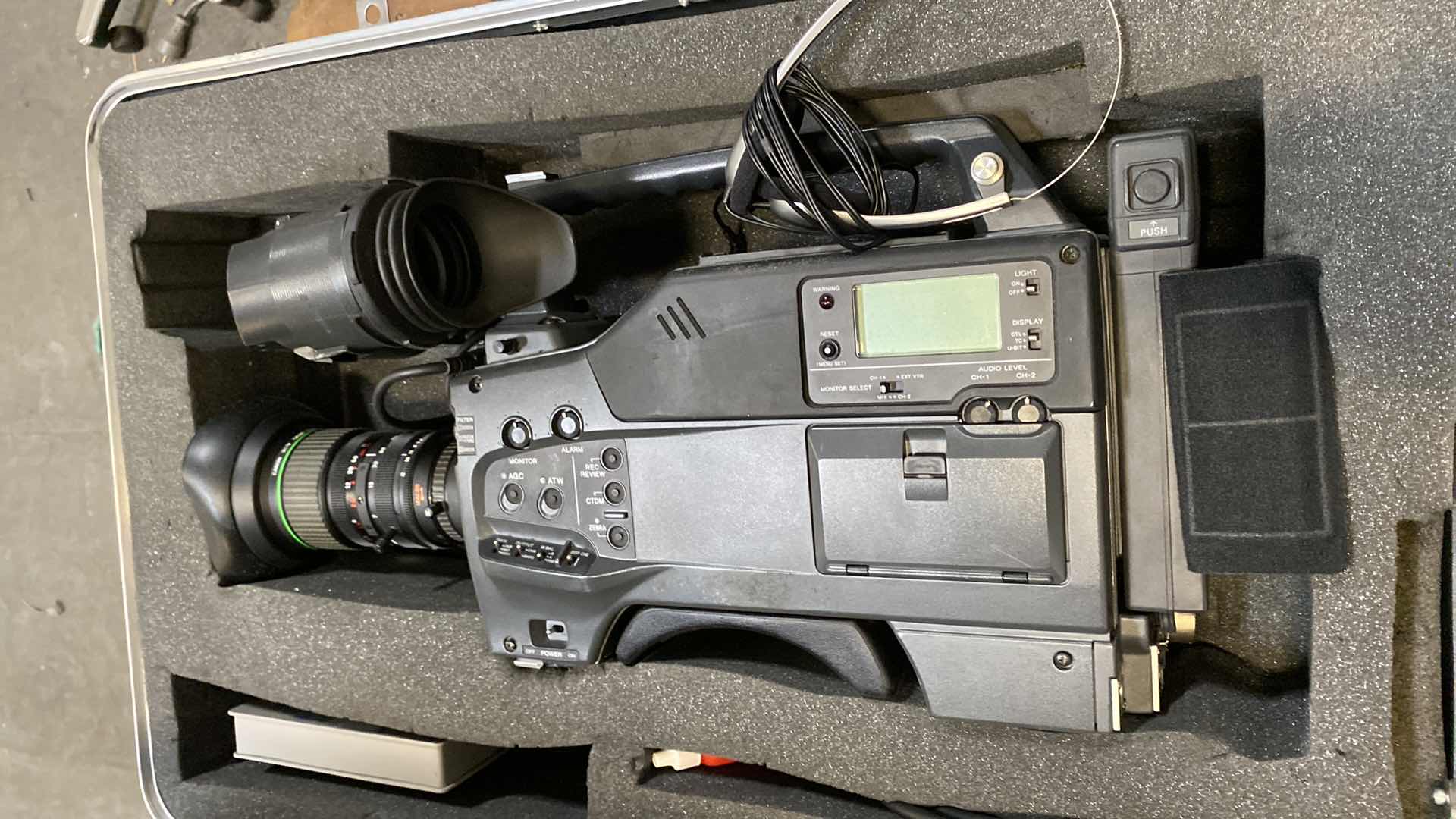 Photo 4 of SONY PRO/BETACAM SP CAMCORDER