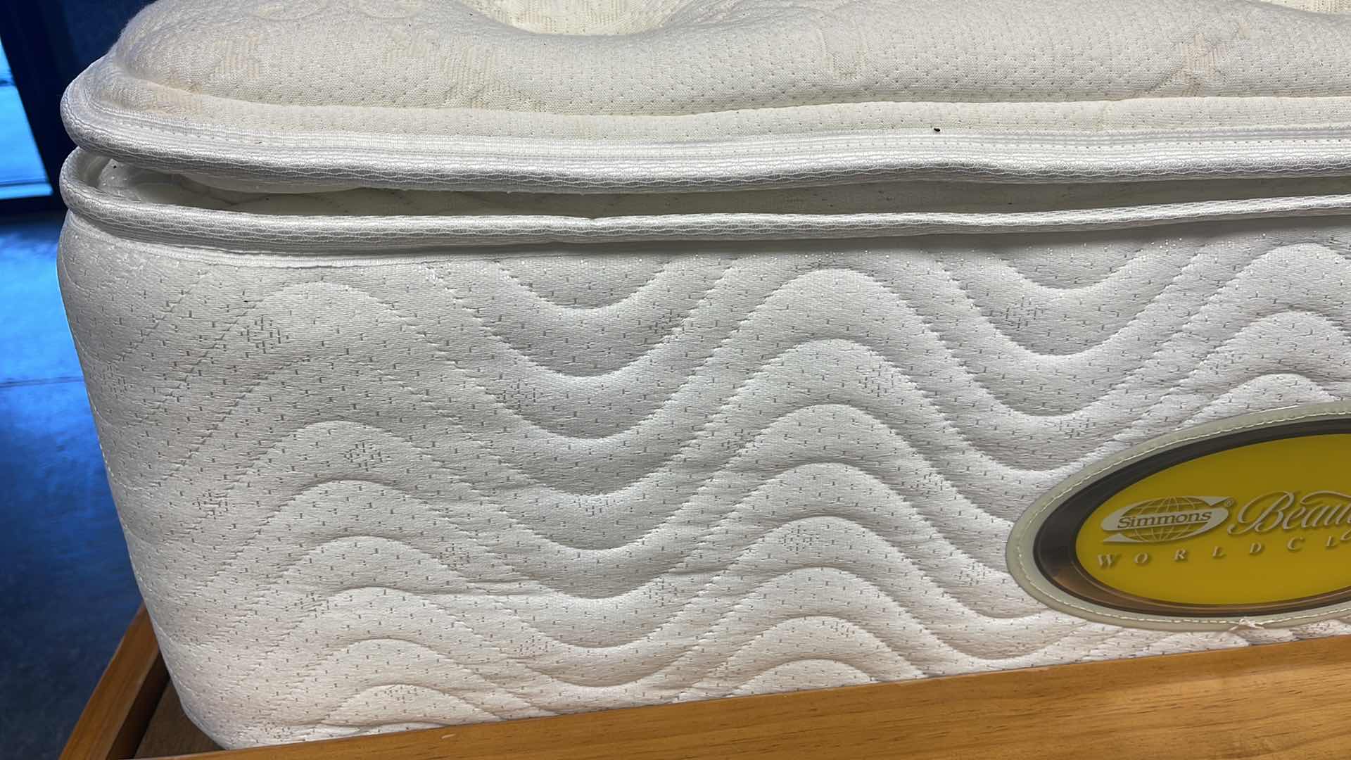 Photo 4 of SIMMONS BEAUTYREST WORLD CLASS MATTRESS WAS FACTORY SEALED BEFORE PICTURES(BED SOLD SEPARATELY)