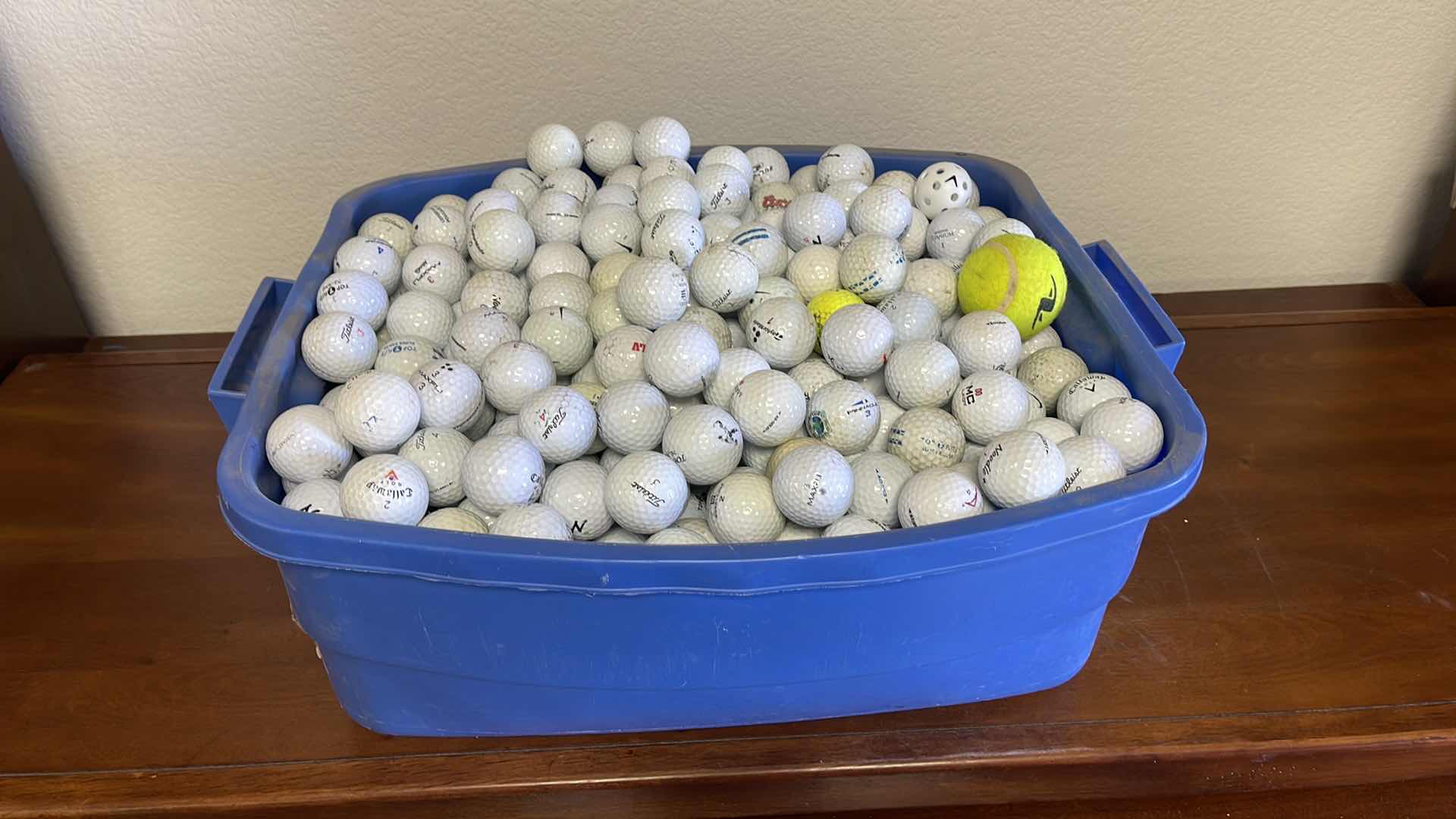 Photo 1 of TOTE OF GOLF BALLS