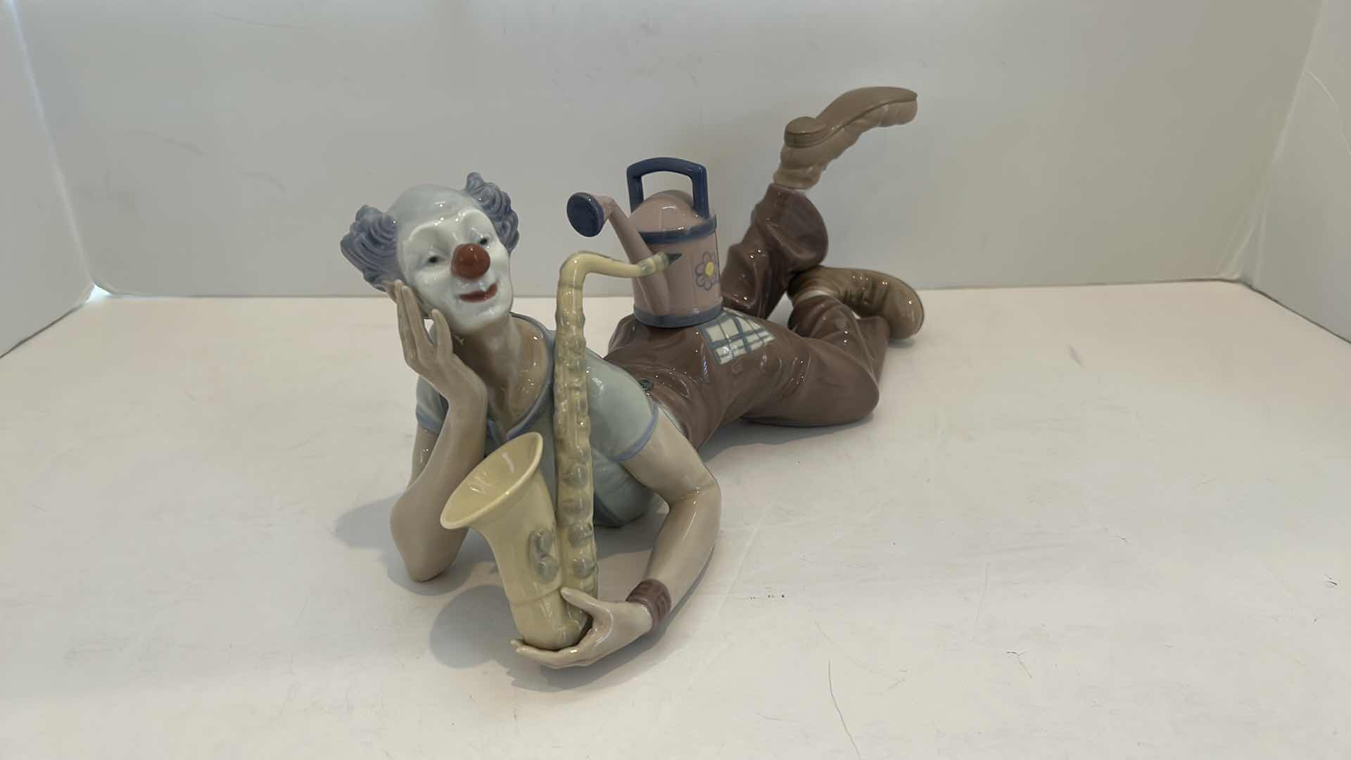 Photo 2 of RARE LLADRO "RECLINING CLOWN W. SAXAPHONE" PORCELAIN FIGURINE - L12"