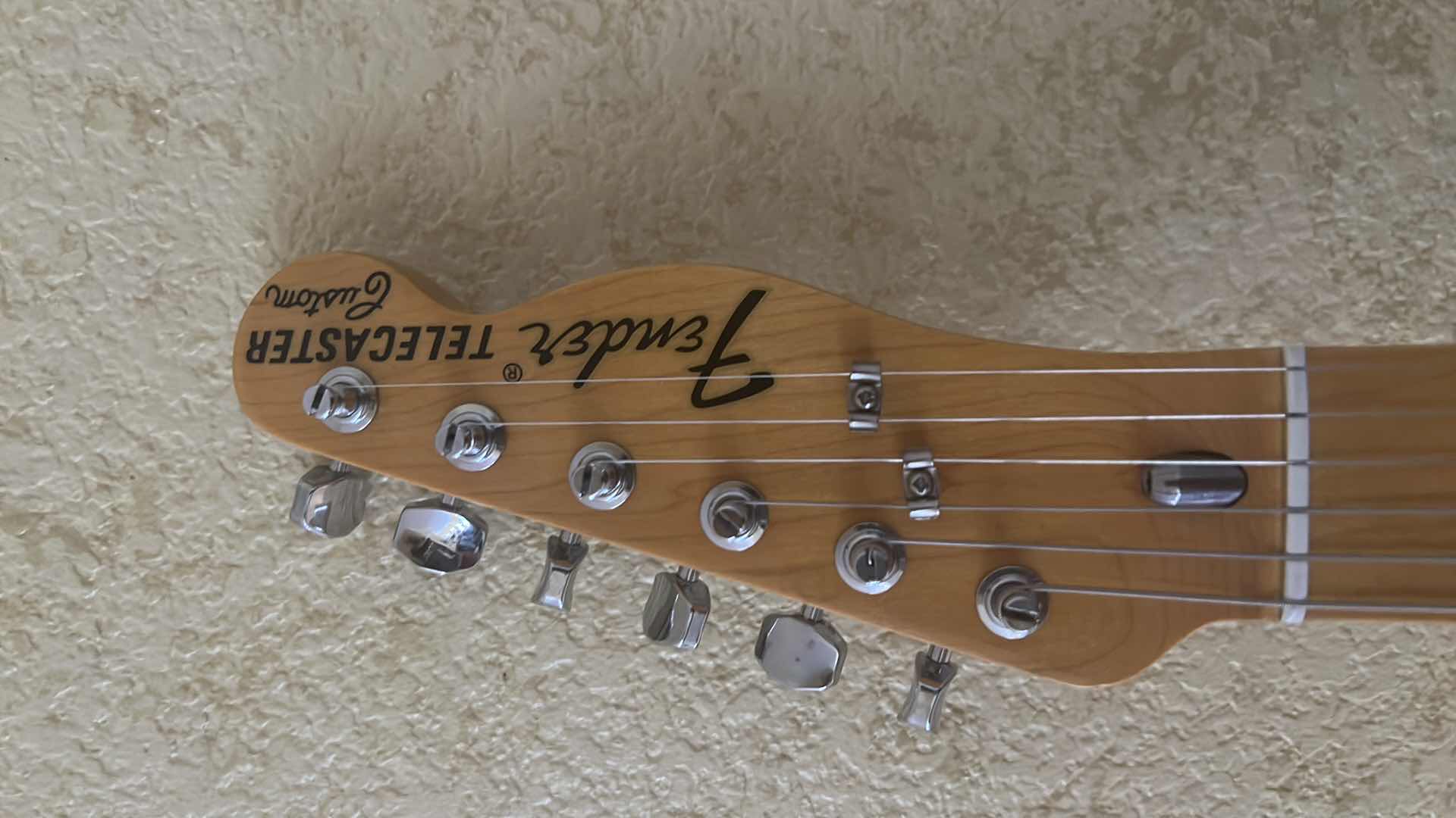 Photo 6 of FENDER AMERICAN VINTAGE ‘72 TELECASTER CUSTOM MAPLE FINGERBOARD BLACK GUITAR