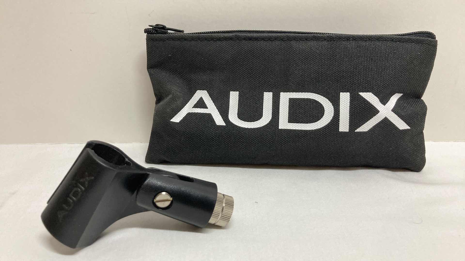 Photo 5 of AUDIX PROFESSIONAL HYPERCARDIOID DYNAMIC VOCAL MICROPHONE MODEL OM-2 W POUCH & MIC HOLDER