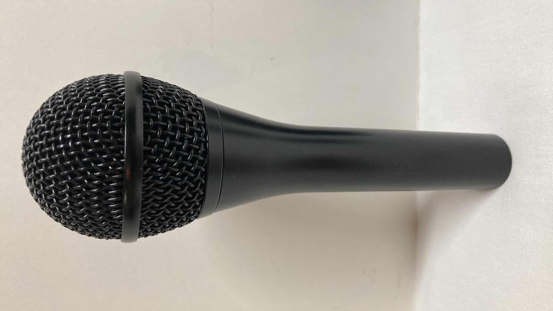 Photo 4 of AUDIX PROFESSIONAL HYPERCARDIOID DYNAMIC VOCAL MICROPHONE MODEL OM-2 W POUCH & MIC HOLDER
