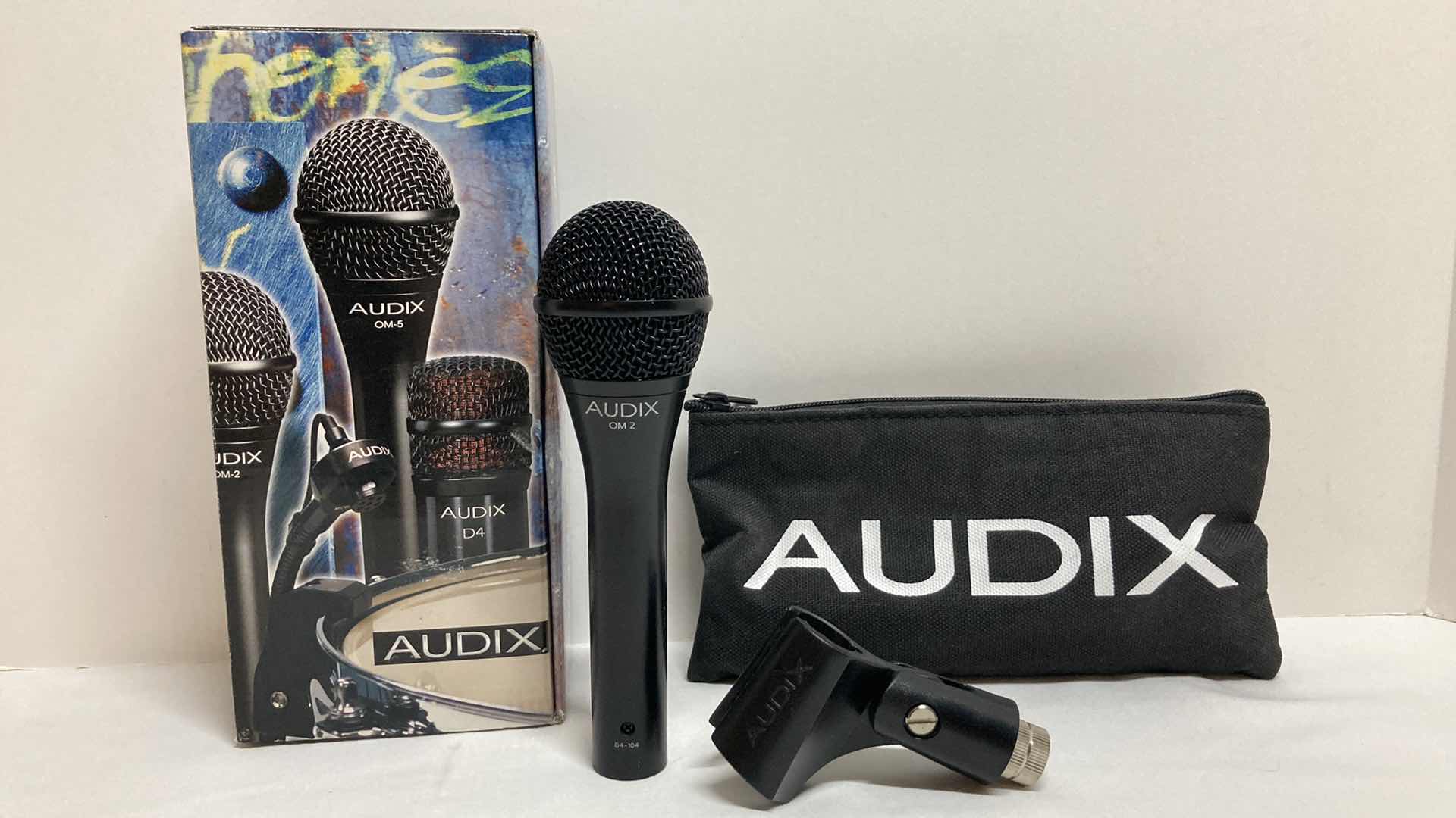 Photo 1 of AUDIX PROFESSIONAL HYPERCARDIOID DYNAMIC VOCAL MICROPHONE MODEL OM-2 W POUCH & MIC HOLDER