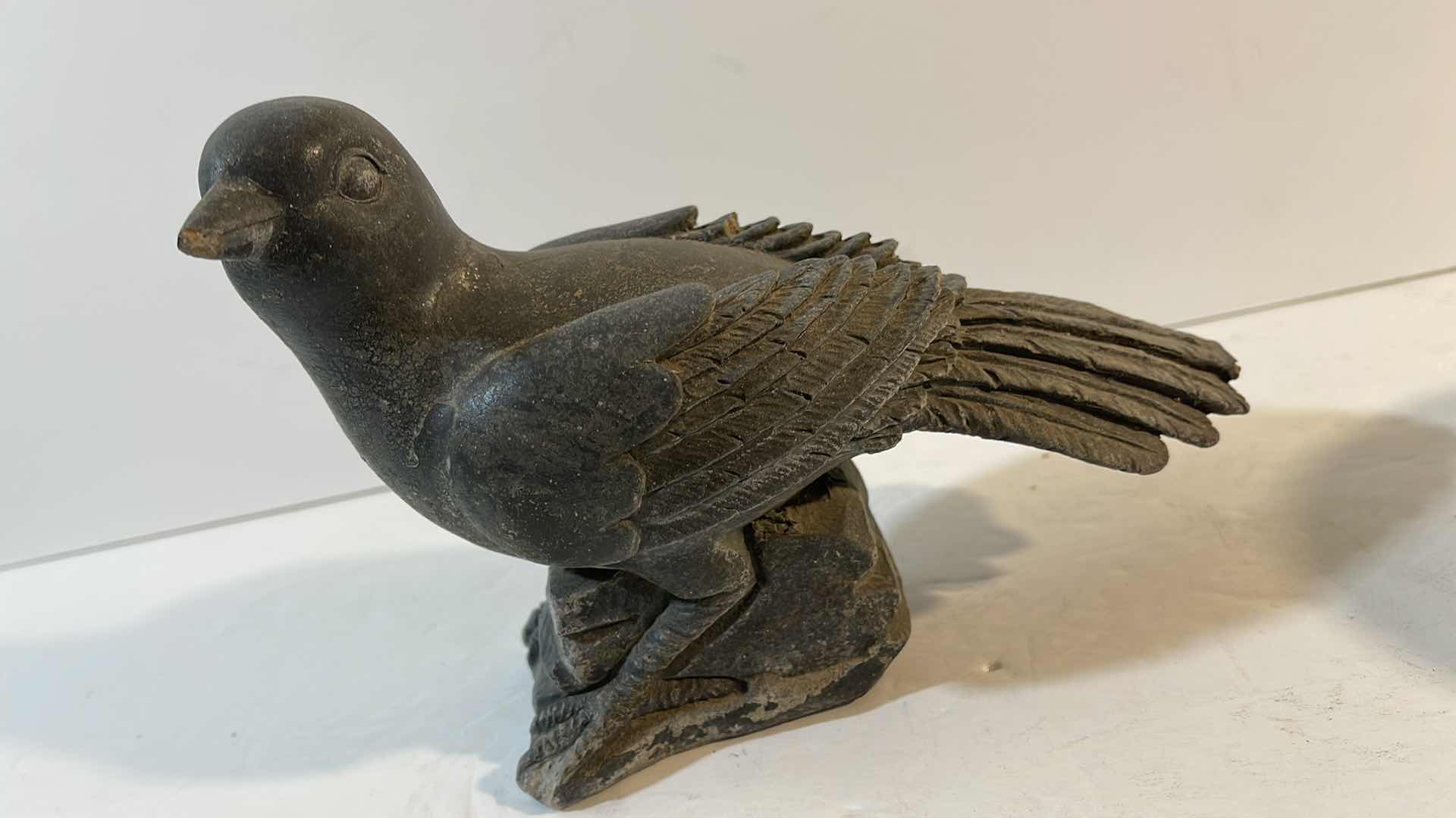 Photo 2 of BLACK STONE RAVEN WITH ASIAN / KOREAN VINTAGE COVERED BOWL