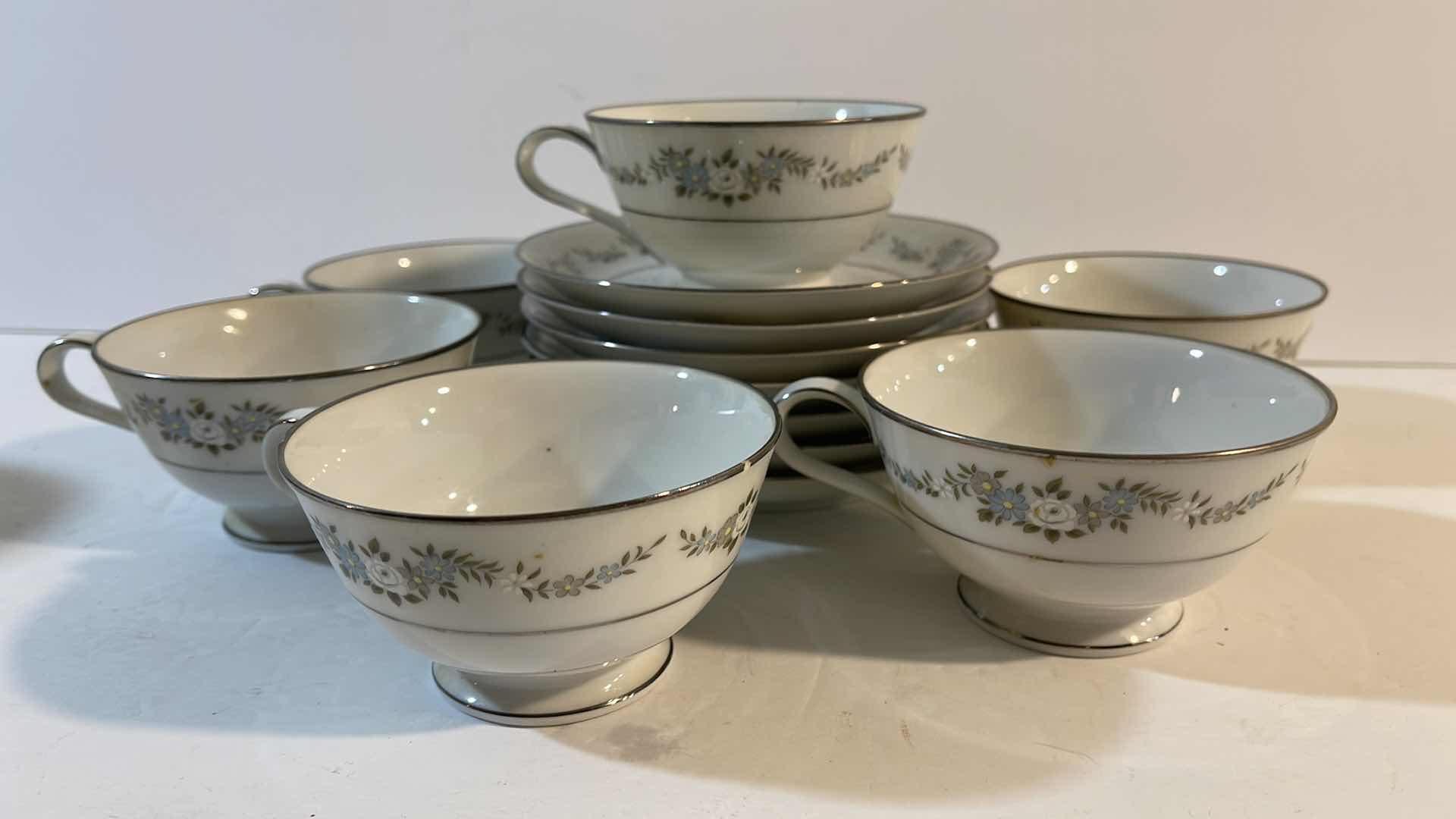 Photo 1 of Noritake LEONORE 
6 TEACUPS AND 7 SAUCERS MORE OF THIS SET IN auction