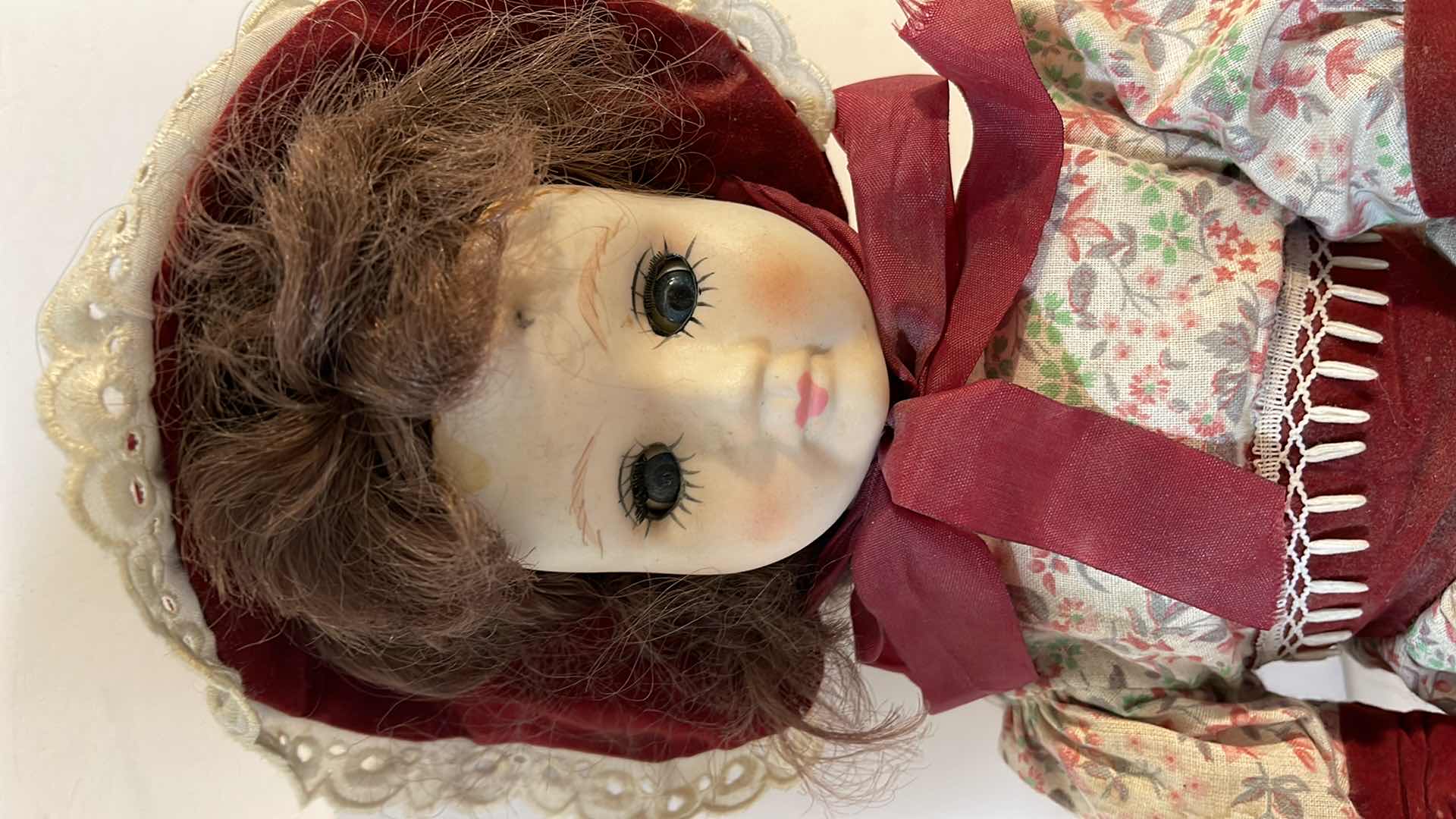 Photo 4 of ANTIQUE / VINTAGE PORCELAIN UNMARKED SOCKET HEAD DOLLS W/ CLOTH BODYS AND SLEEPY EYES