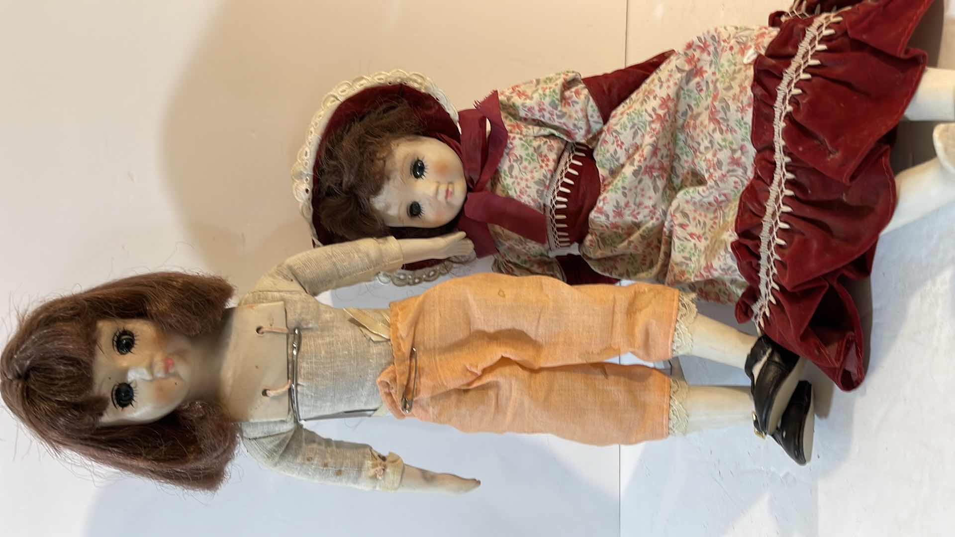 Photo 1 of ANTIQUE / VINTAGE PORCELAIN UNMARKED SOCKET HEAD DOLLS W/ CLOTH BODYS AND SLEEPY EYES