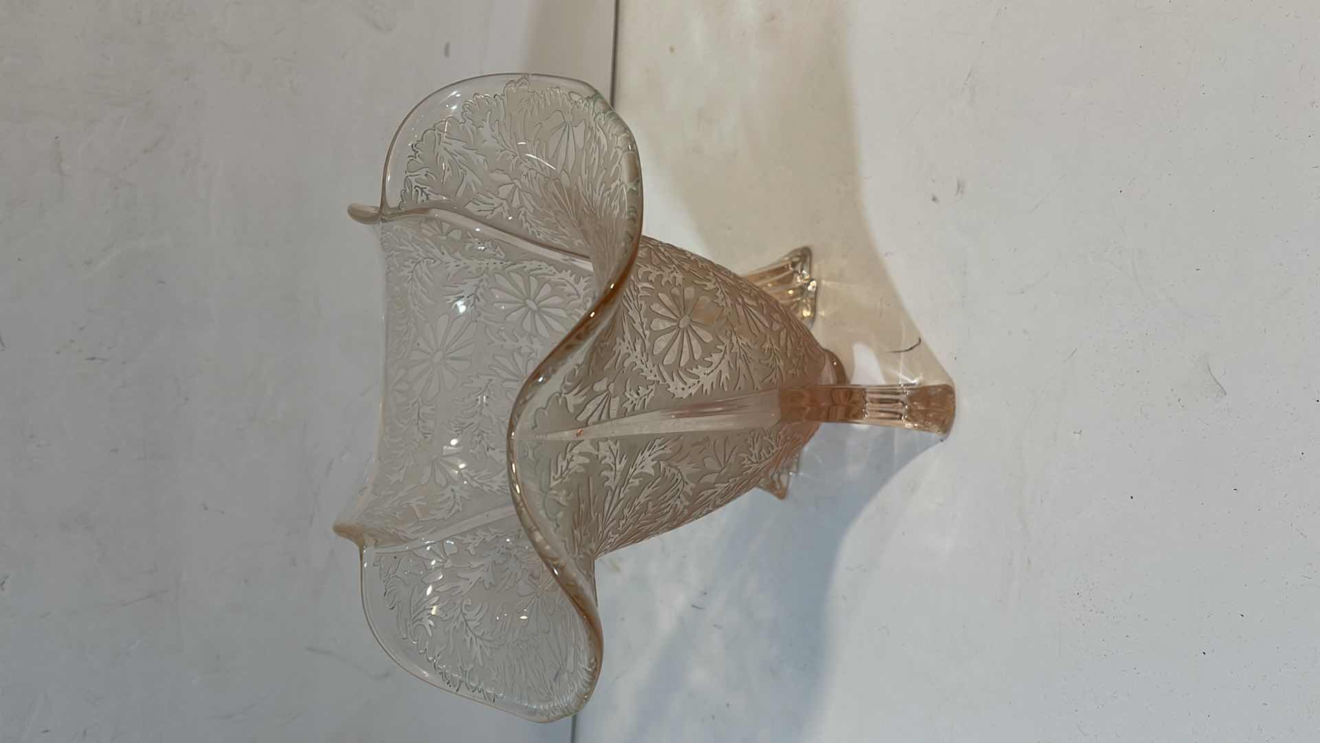 Photo 2 of Art deco, RUFFLED EDGE pink GLASS WITH daisy edged