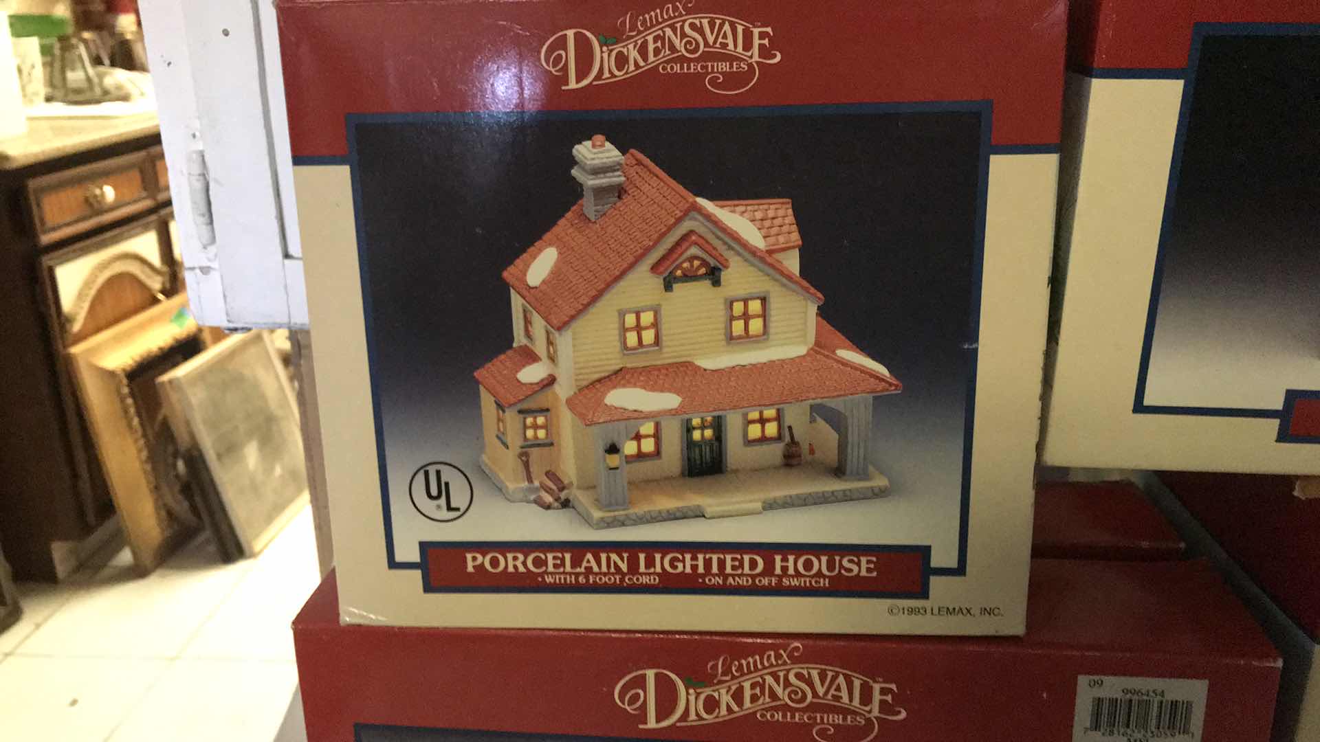 Photo 2 of LEMAX DICKENSVALE COLLECTABLES PORCELAIN LGHTED HOUSES AND FENCE