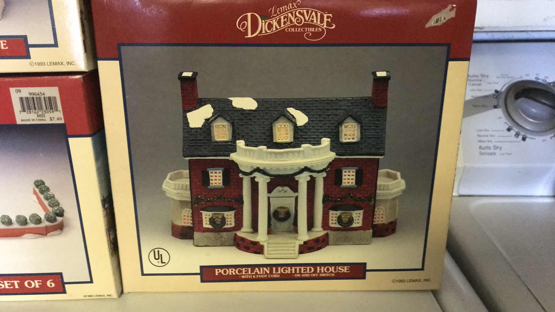 Photo 4 of LEMAX DICKENSVALE COLLECTABLES PORCELAIN LIGHTED HOUSES AND BRICK WALL