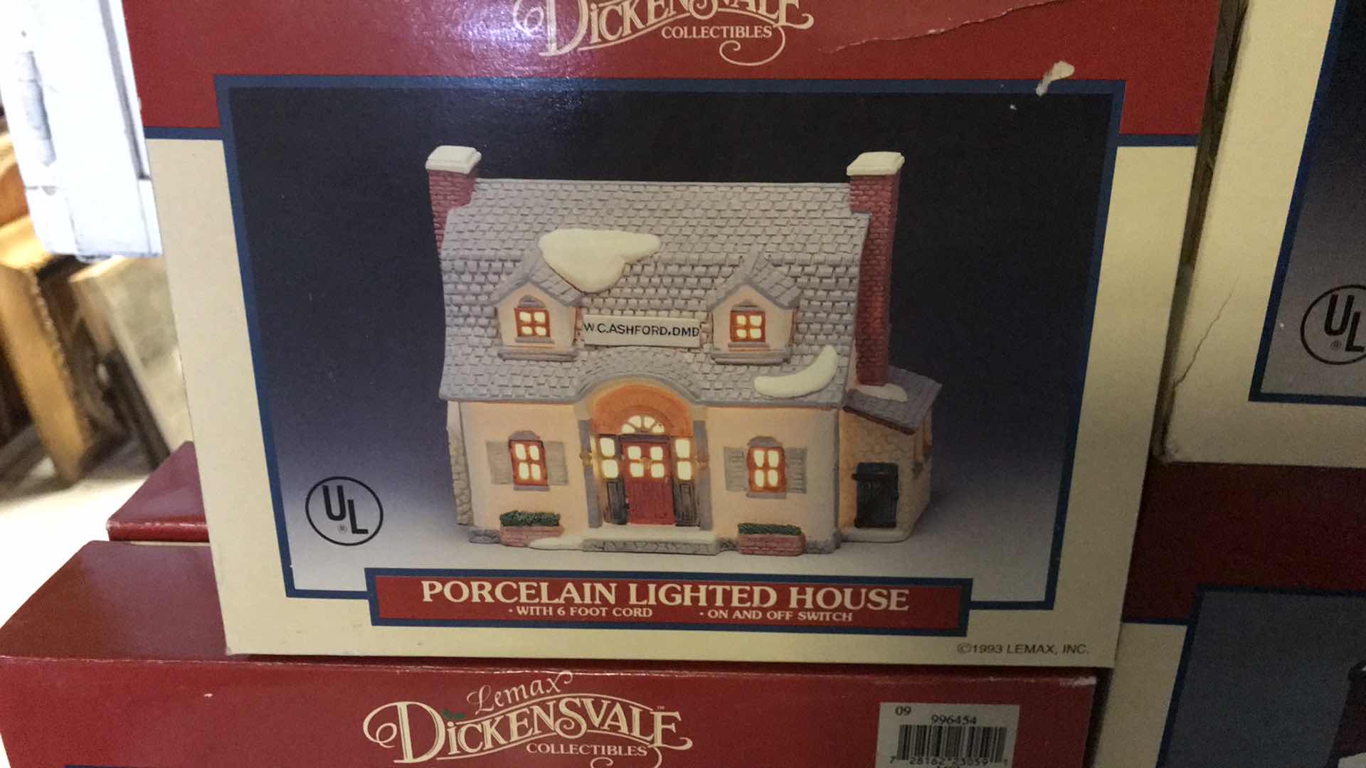 Photo 2 of LEMAX DICKENSVALE COLLECTABLES PORCELAIN LIGHTED HOUSES AND BRICK WALL