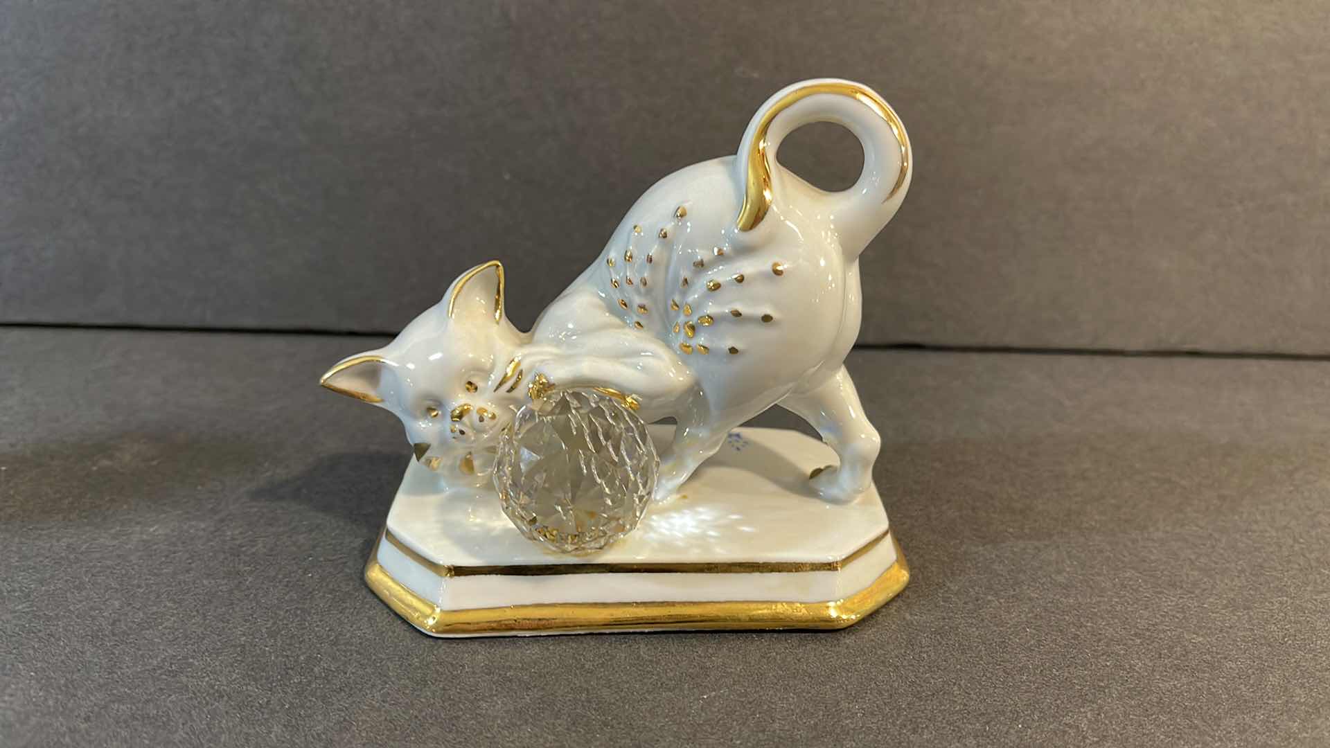 Photo 1 of CAPODIMONTE PORCELAIN WHITE & GOLD CAT WITH SWAROVSKI CRYSTAL BALL MADE IN ITALY