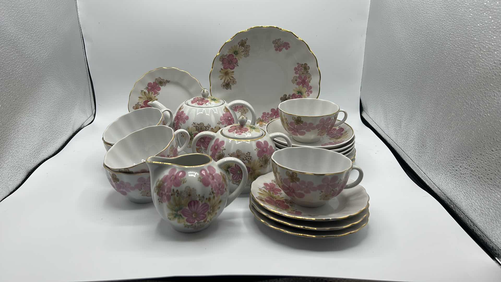 Photo 3 of 22 PIECE FINE PORCELAIN SET