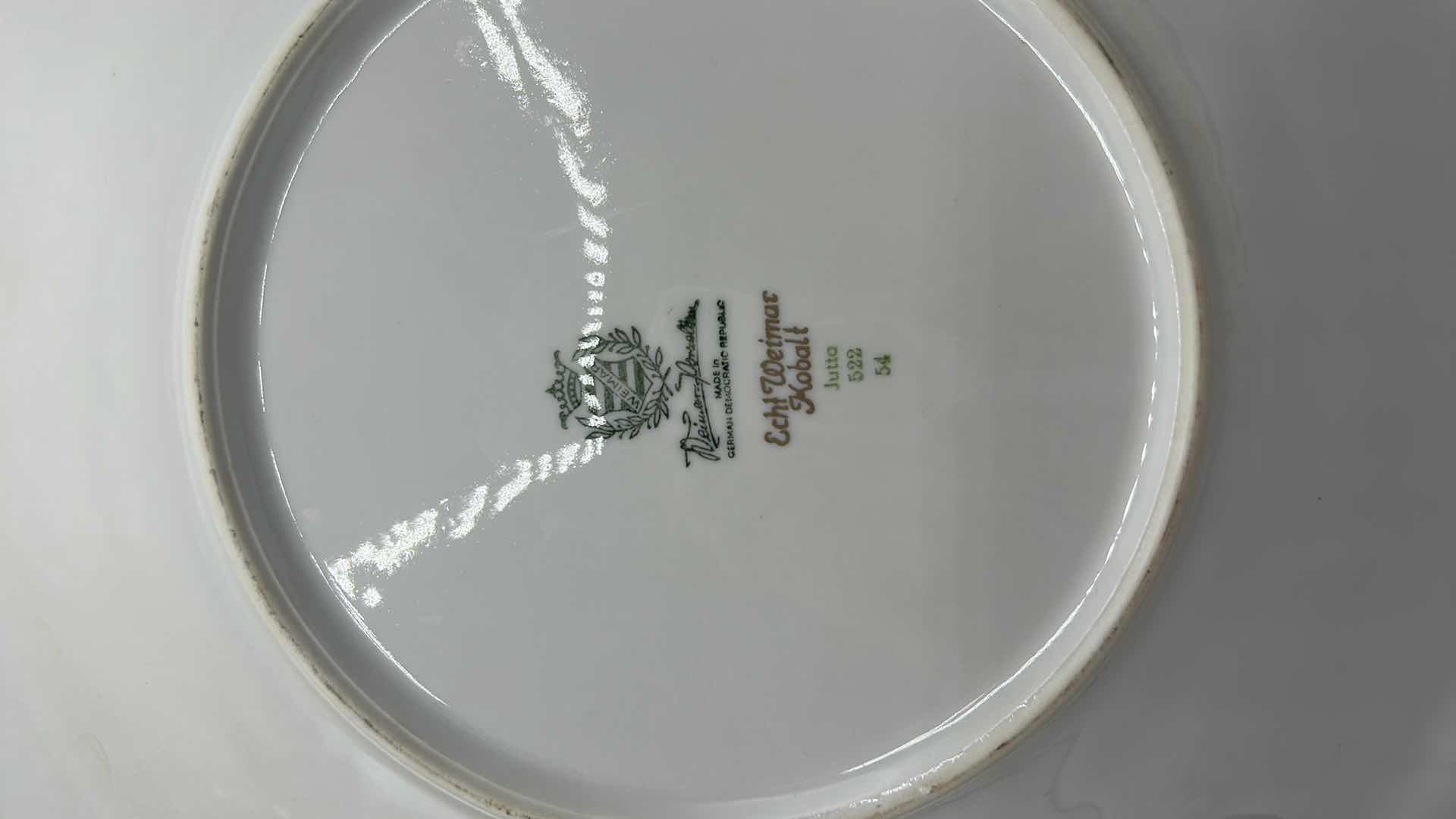 Photo 4 of FINE PORCELAIN WEIMAR GERMAN DEMOCRATIC REPUBLICAN ECHT WEIMAR KOBALT JUTTO 522 54, 13in PLATE W STAND