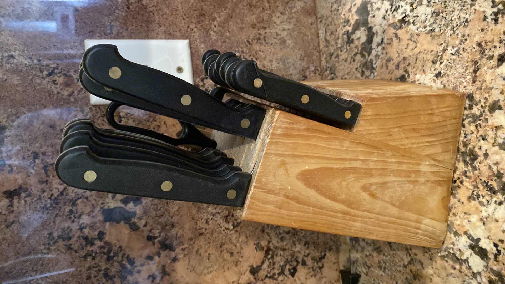 Photo 4 of KNIFE SET WITH BLOCK
