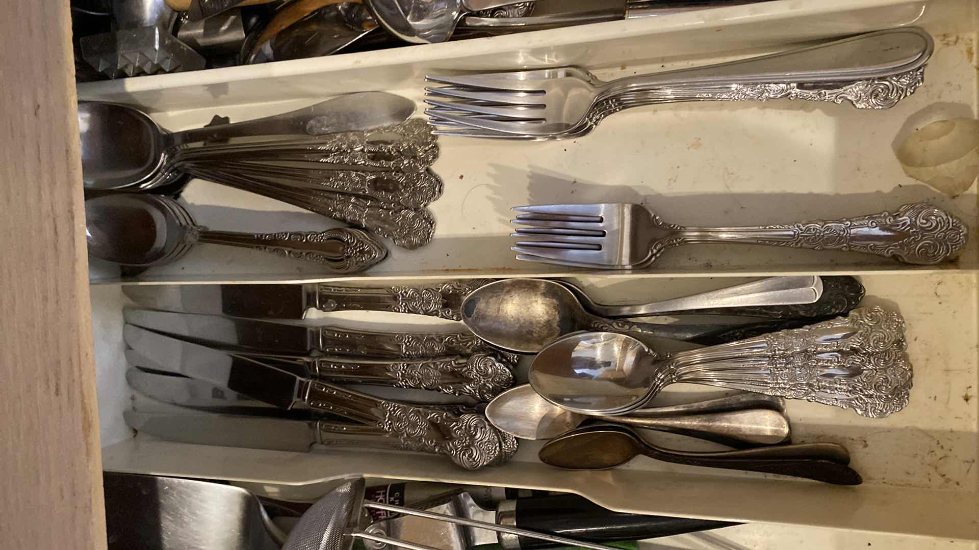 Photo 2 of CONTENTS OF KITCHEN DRAWER SILVERWARE