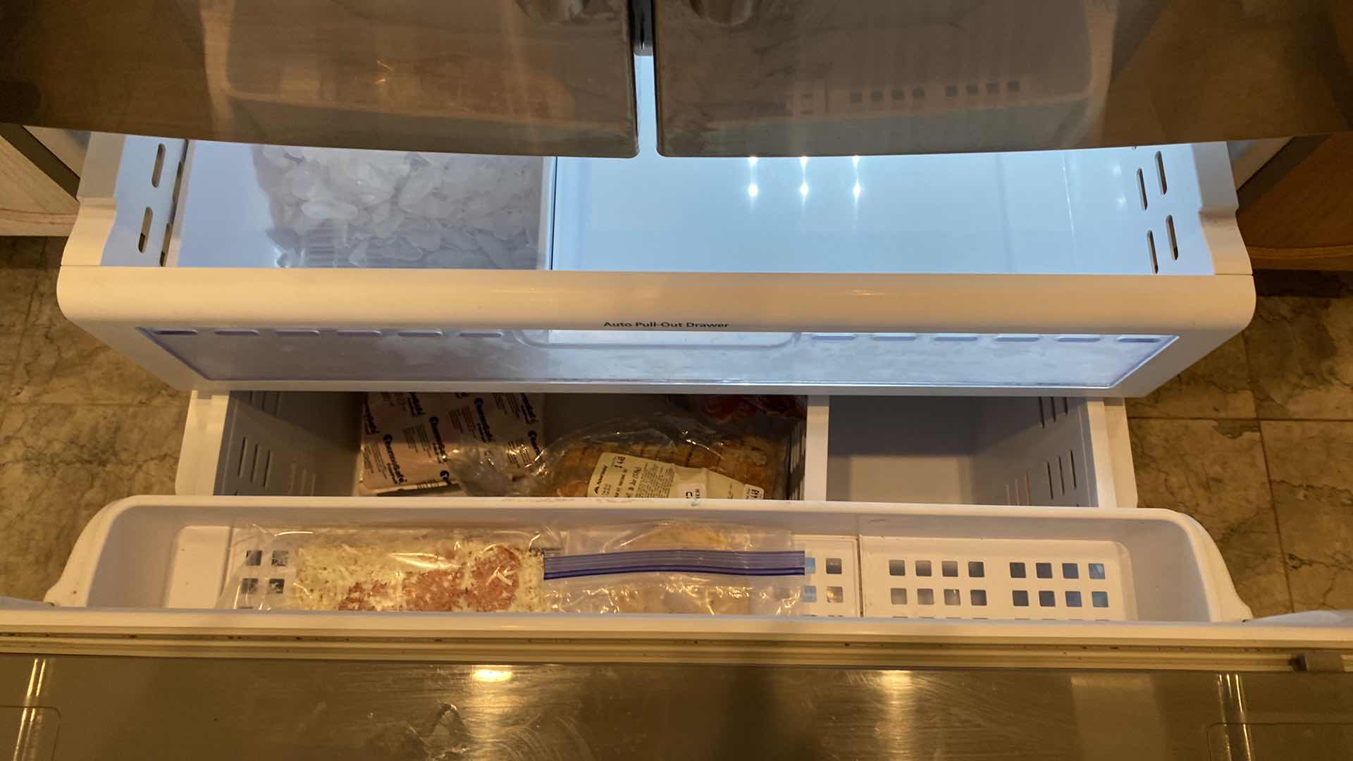 Photo 8 of SAMSUNG FRENCH DOOR REFRIGERATOR WITH SPACE SAVER ICE MAKER