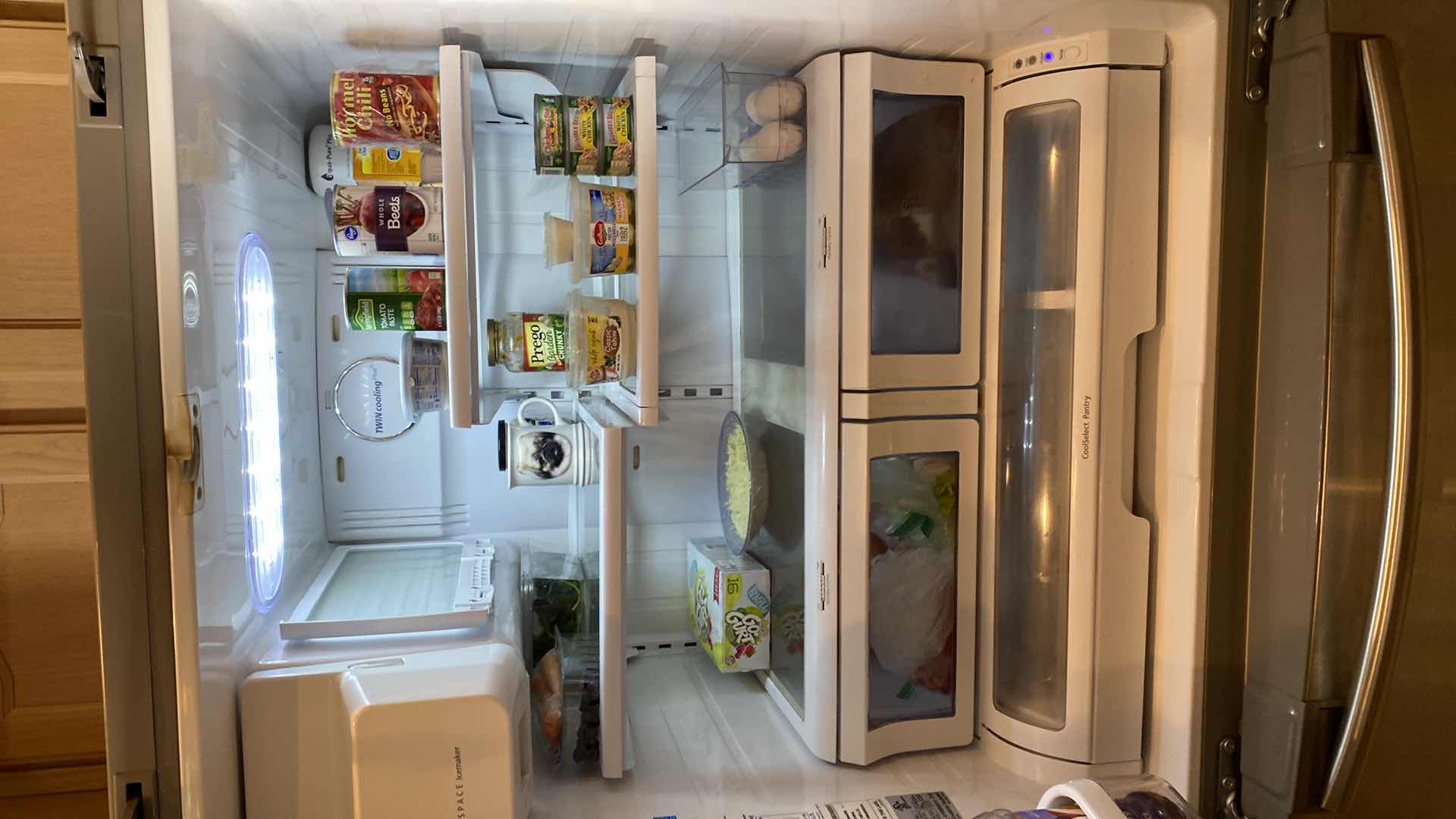 Photo 7 of SAMSUNG FRENCH DOOR REFRIGERATOR WITH SPACE SAVER ICE MAKER