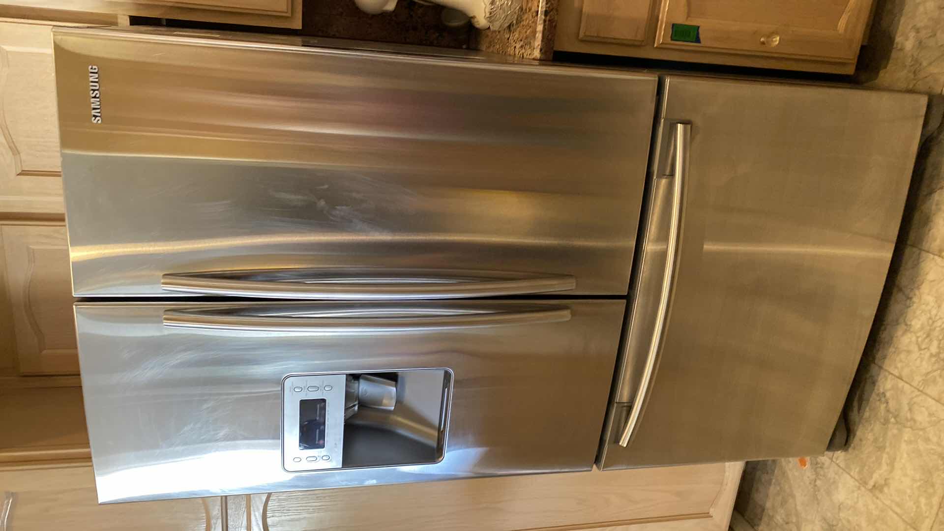 Photo 9 of SAMSUNG FRENCH DOOR REFRIGERATOR WITH SPACE SAVER ICE MAKER