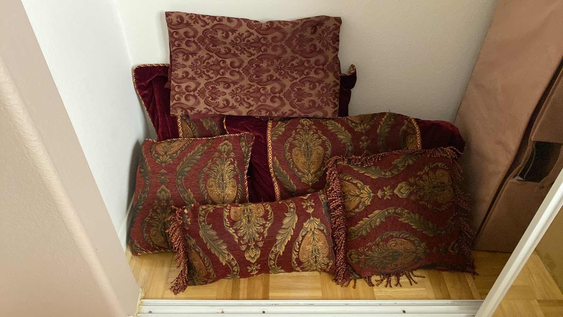 Photo 1 of 5 BEDROOM PILLOWS AND 1 SHAM NO INSERT