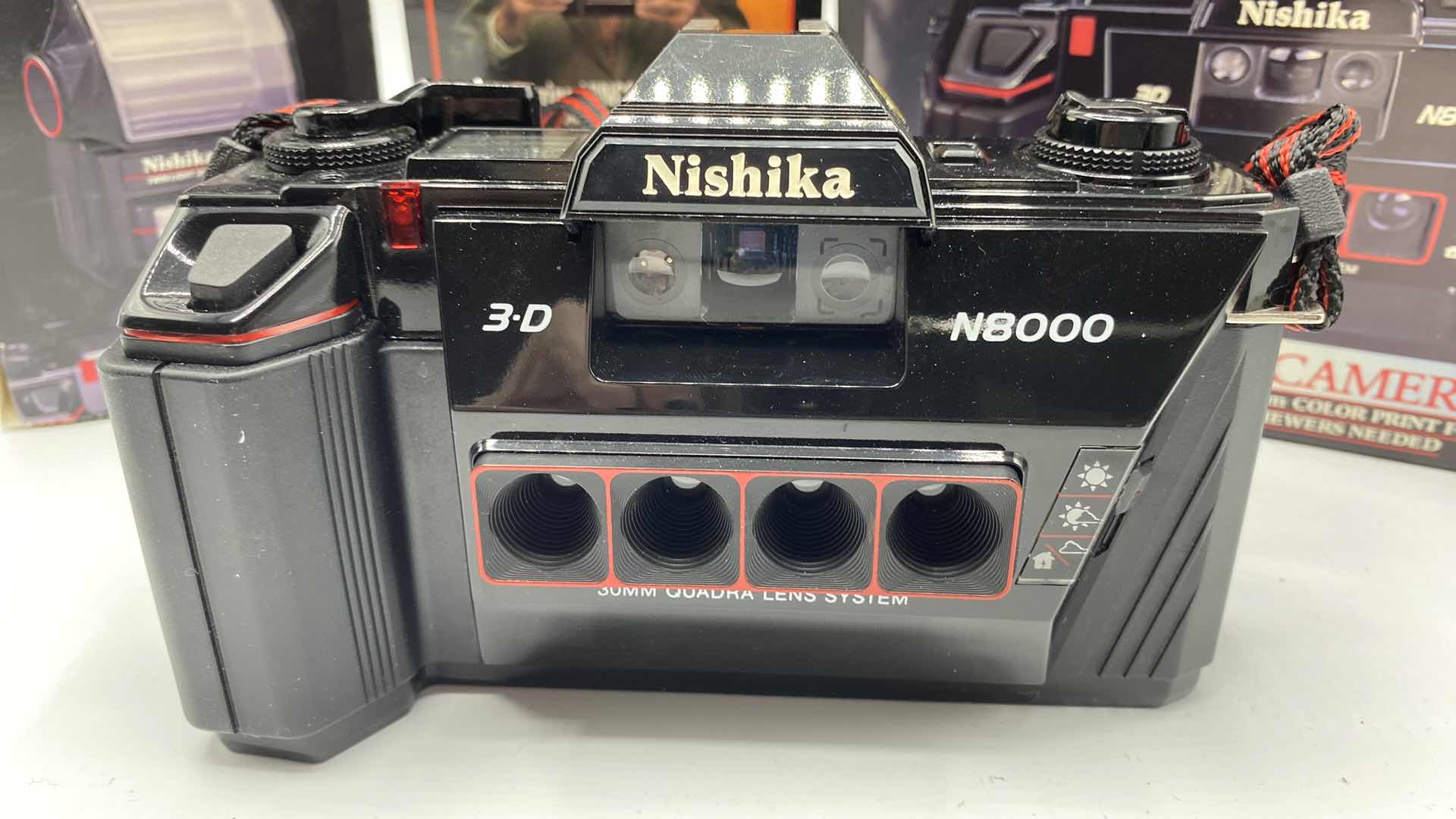 Photo 2 of NISHIKA 35MM 3-D CAMERA WITH LIGHT