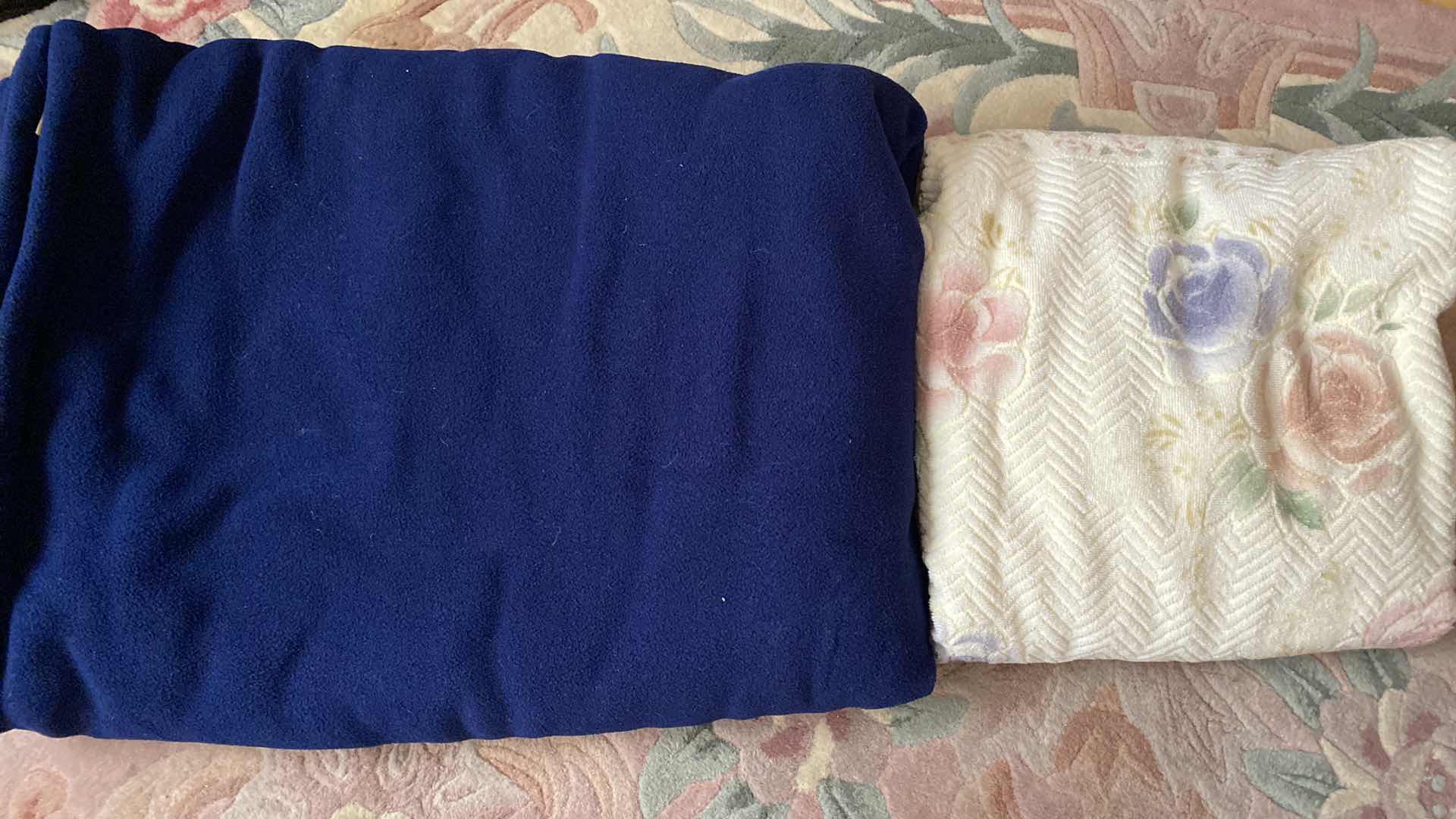 Photo 1 of NAVY POLAR FLEECE BLANKET AND TERRY BLANKET QUEEN SIZE