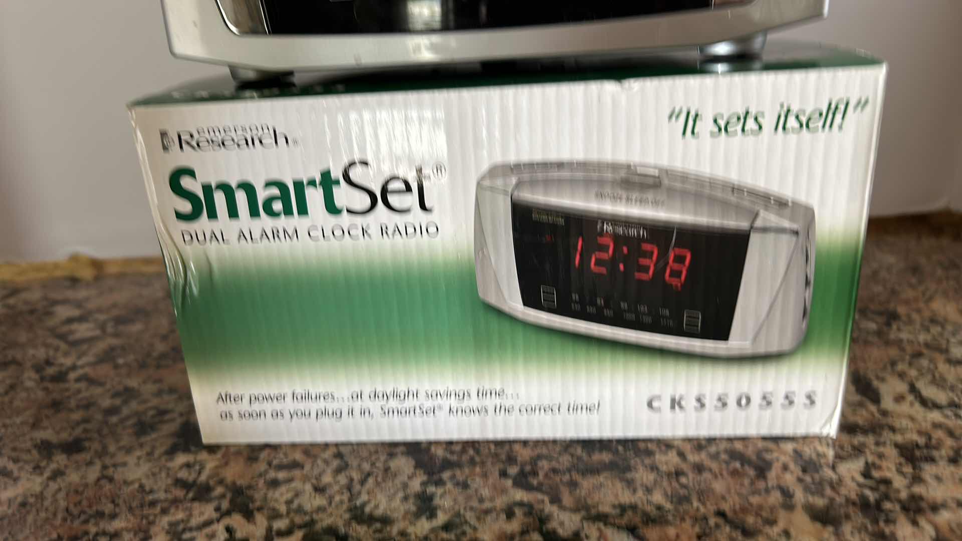 Photo 2 of EMERSON RESEARCH SMART SET DUAL ALARM CLOCK