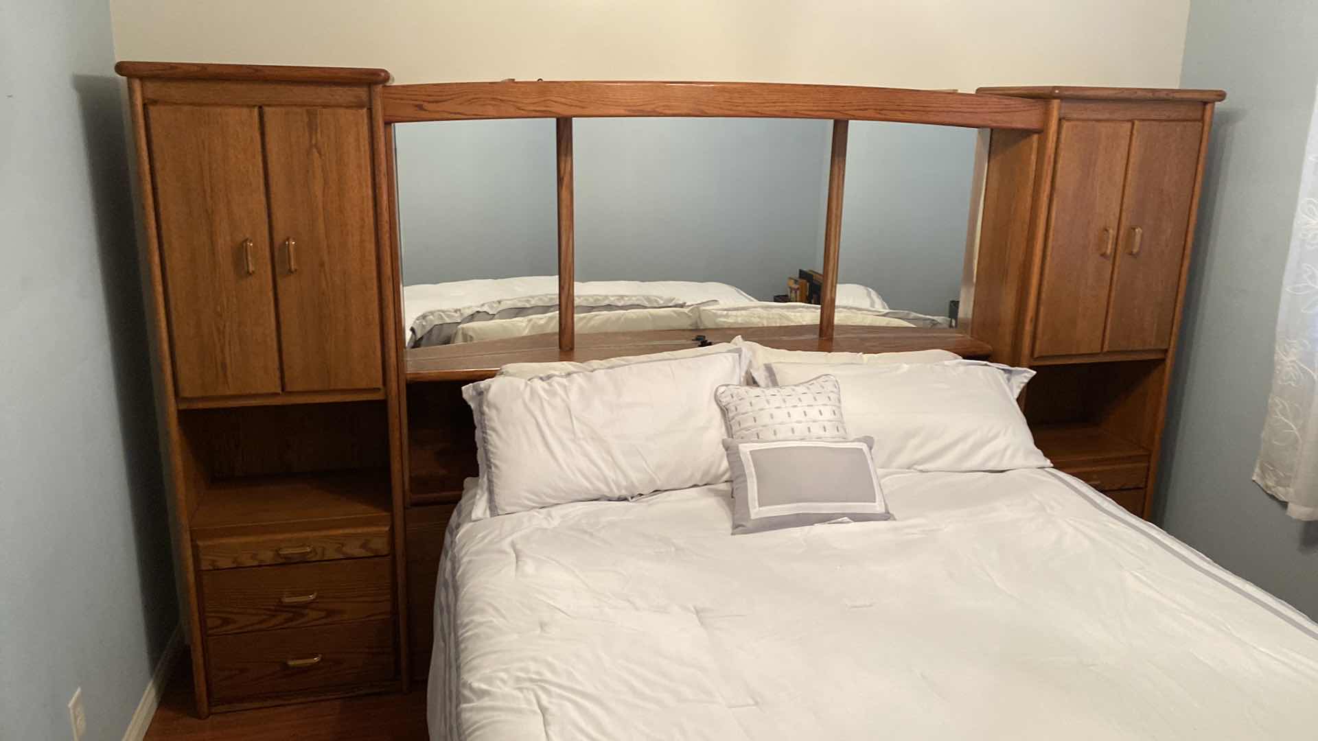 Photo 2 of CALIFORNIA/EASTERN KING OAK BEDFRAME WITH MIRRORED HEADBOARD AND NIGHT STANDS