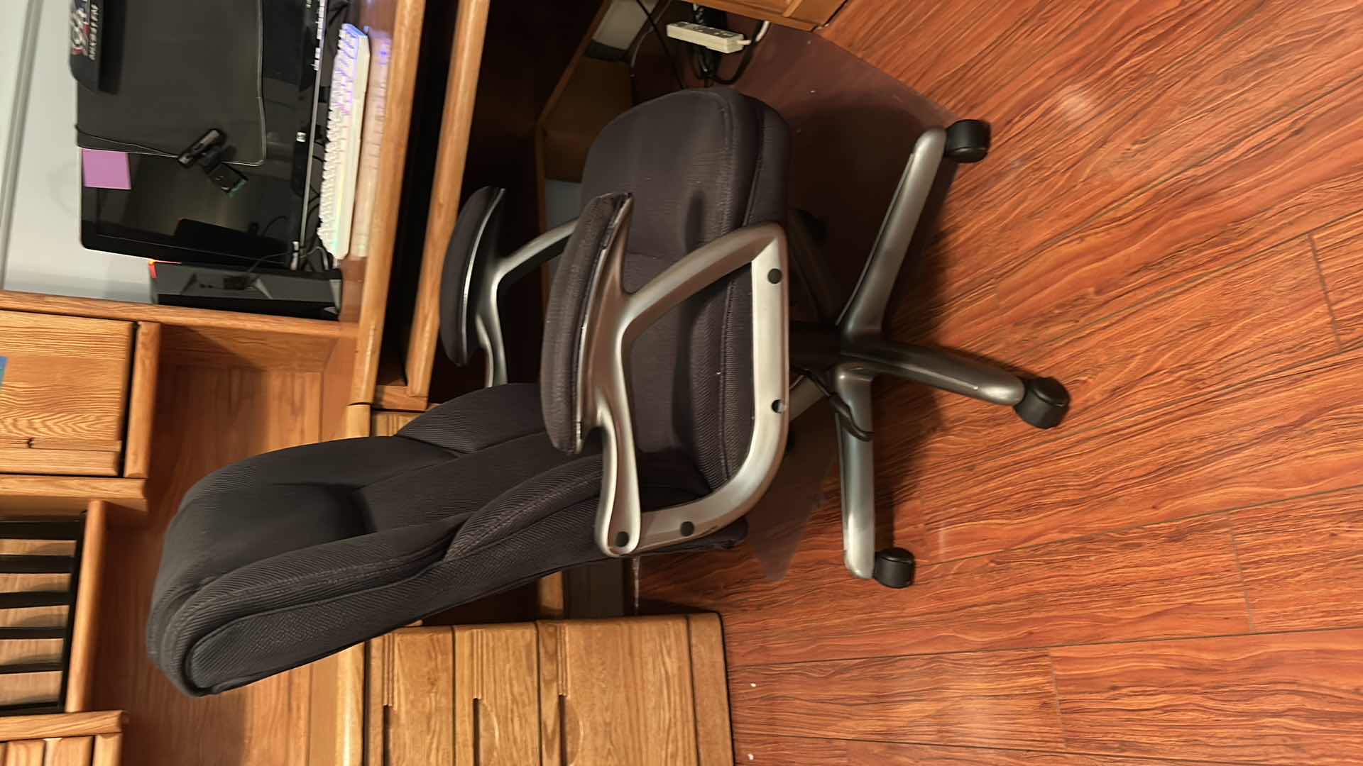 Photo 2 of EXECUTIVE OFFICE CHAIR